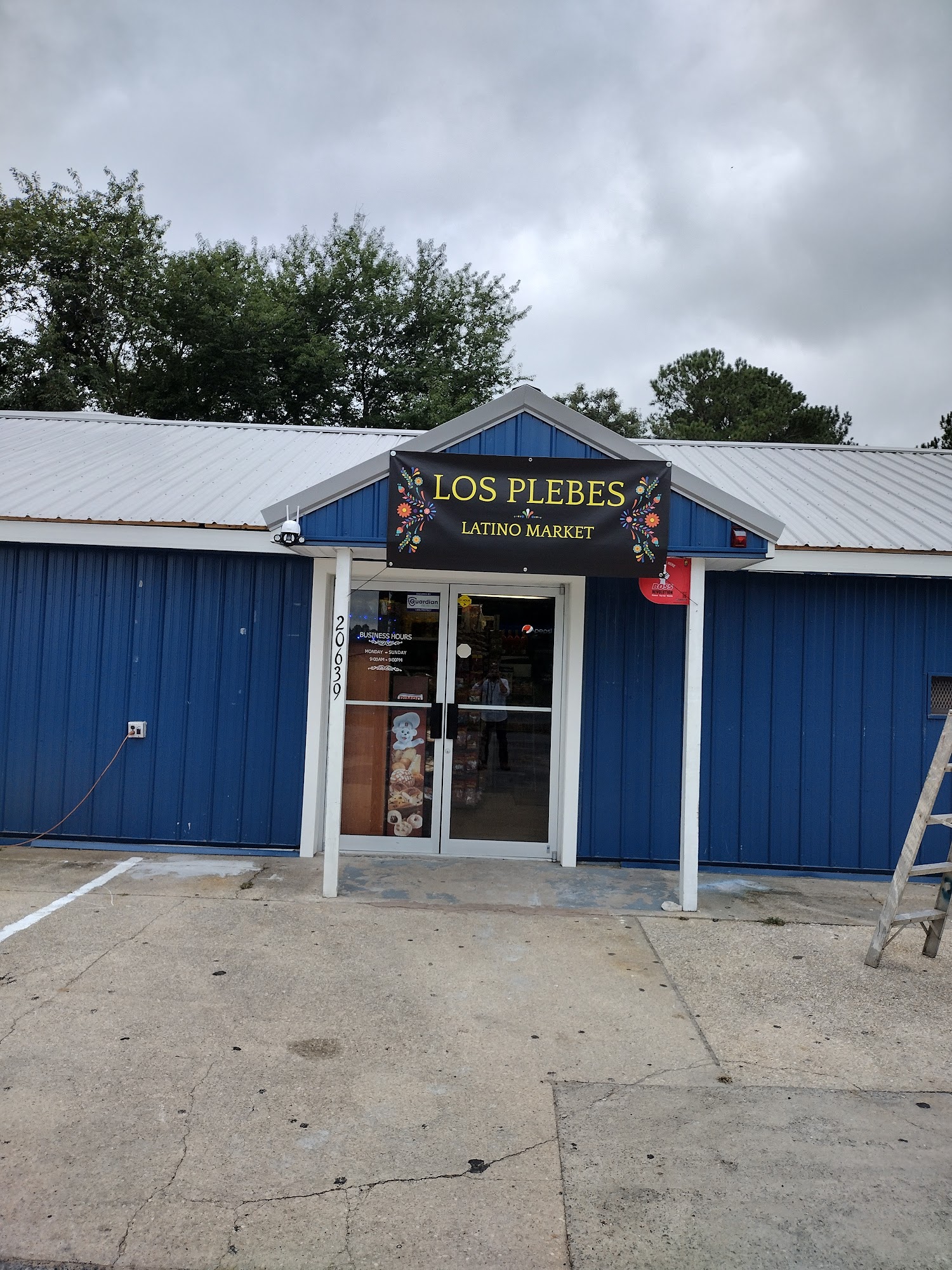 Los Plebes Latino market