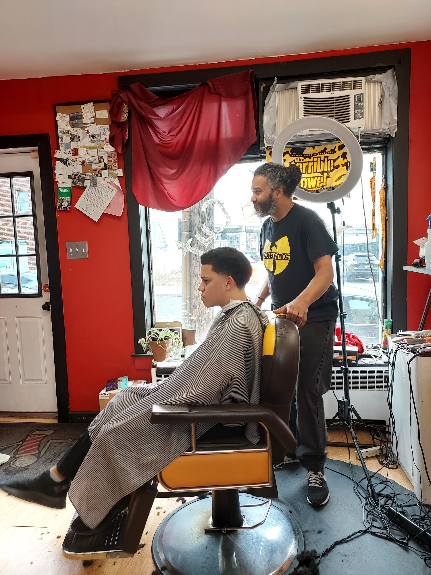 In Tha Cut 405 Maryland Ave, Wilmington Delaware 19805