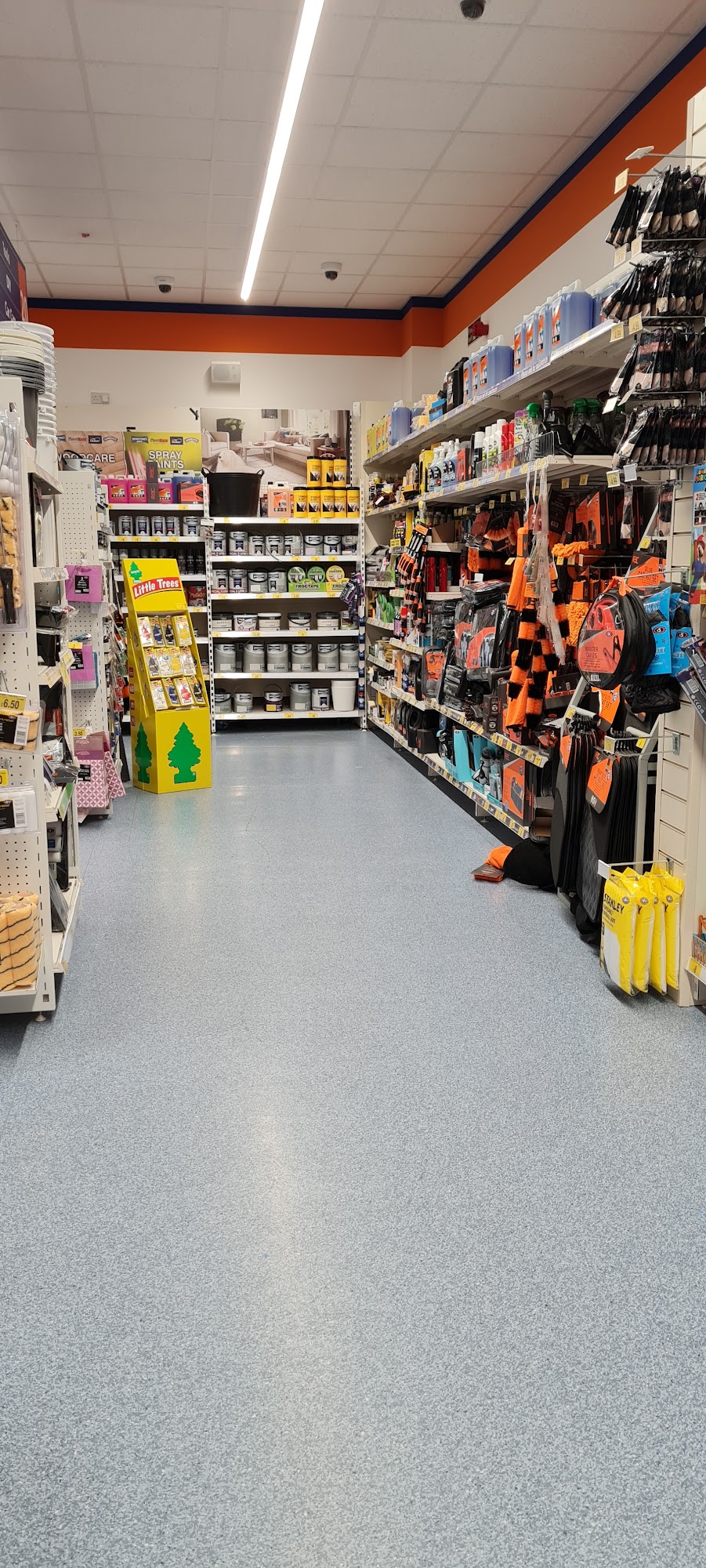 B&M Store