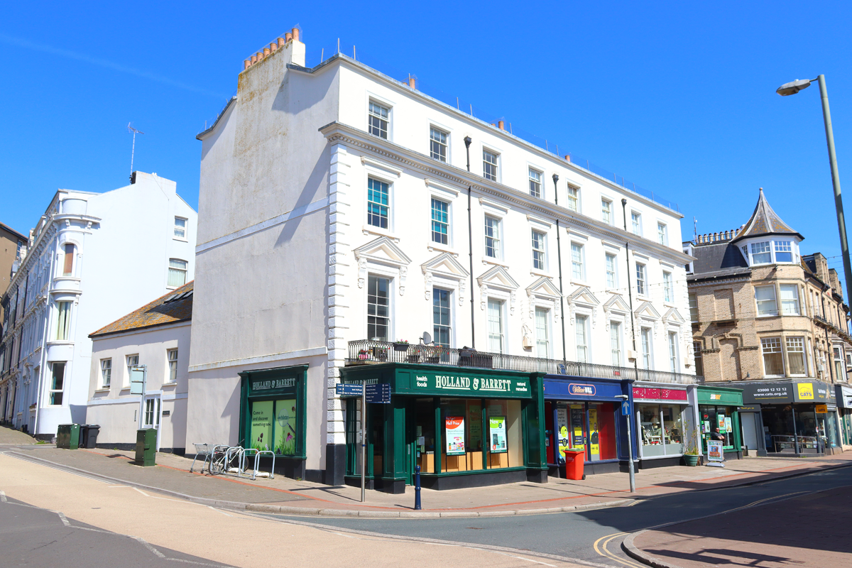Holland & Barrett - Teignmouth