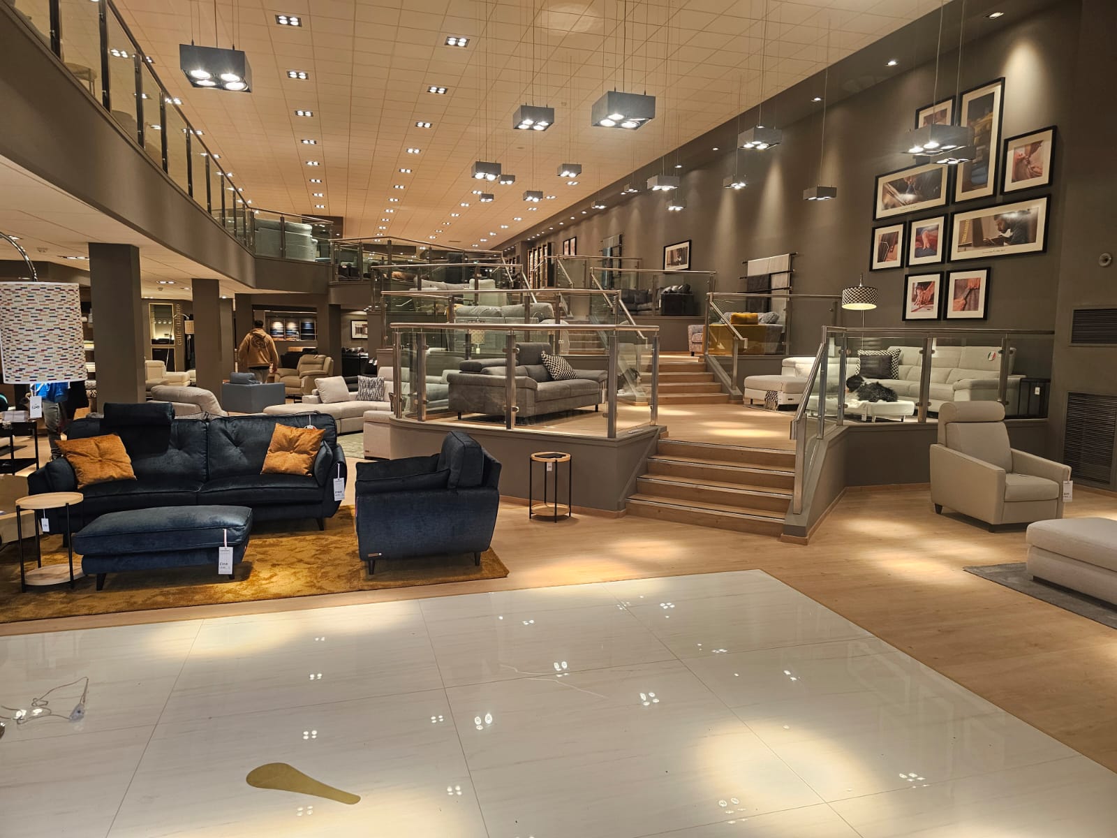ScS - Sofas, Flooring & Furniture