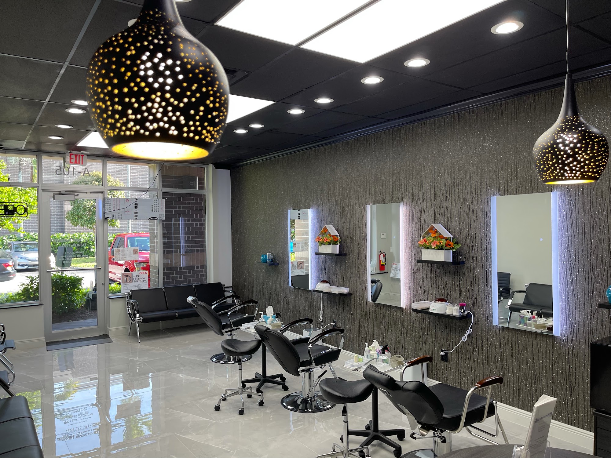 Dee Eyebrow Threading