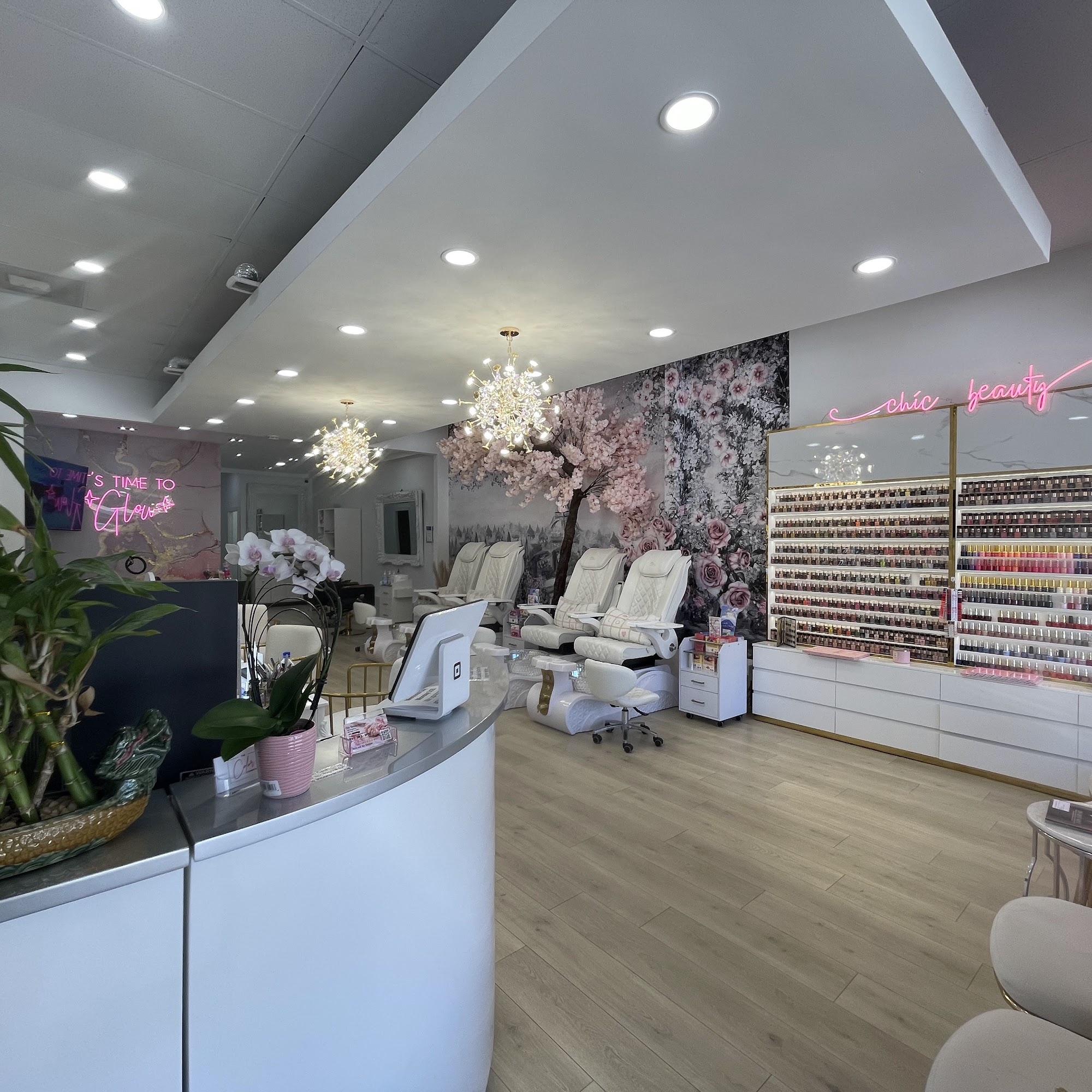 Chic Beauty Nails 445 S Federal Hwy, Boca Raton Florida 33432