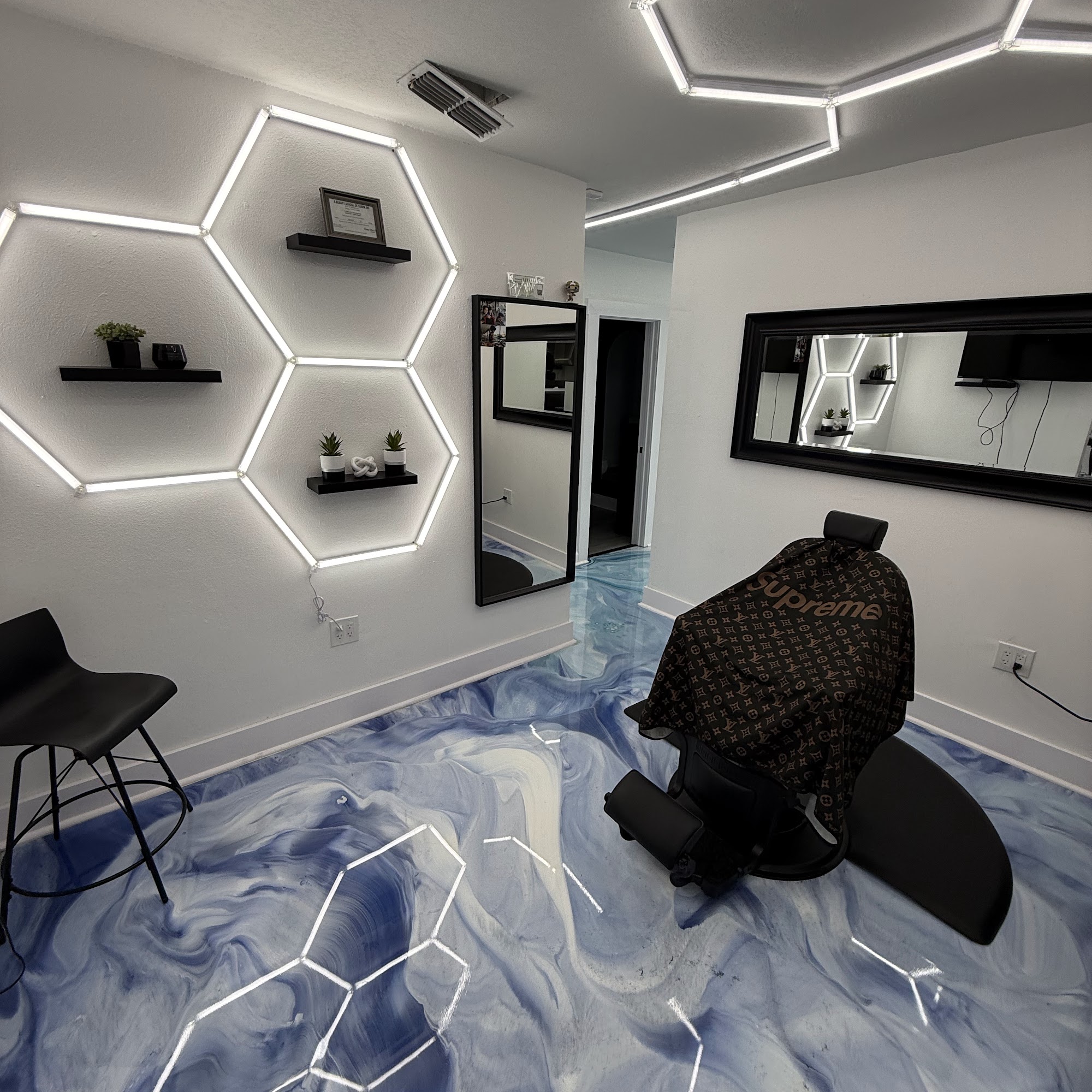 Blur Studios Barber Shop West Bradenton