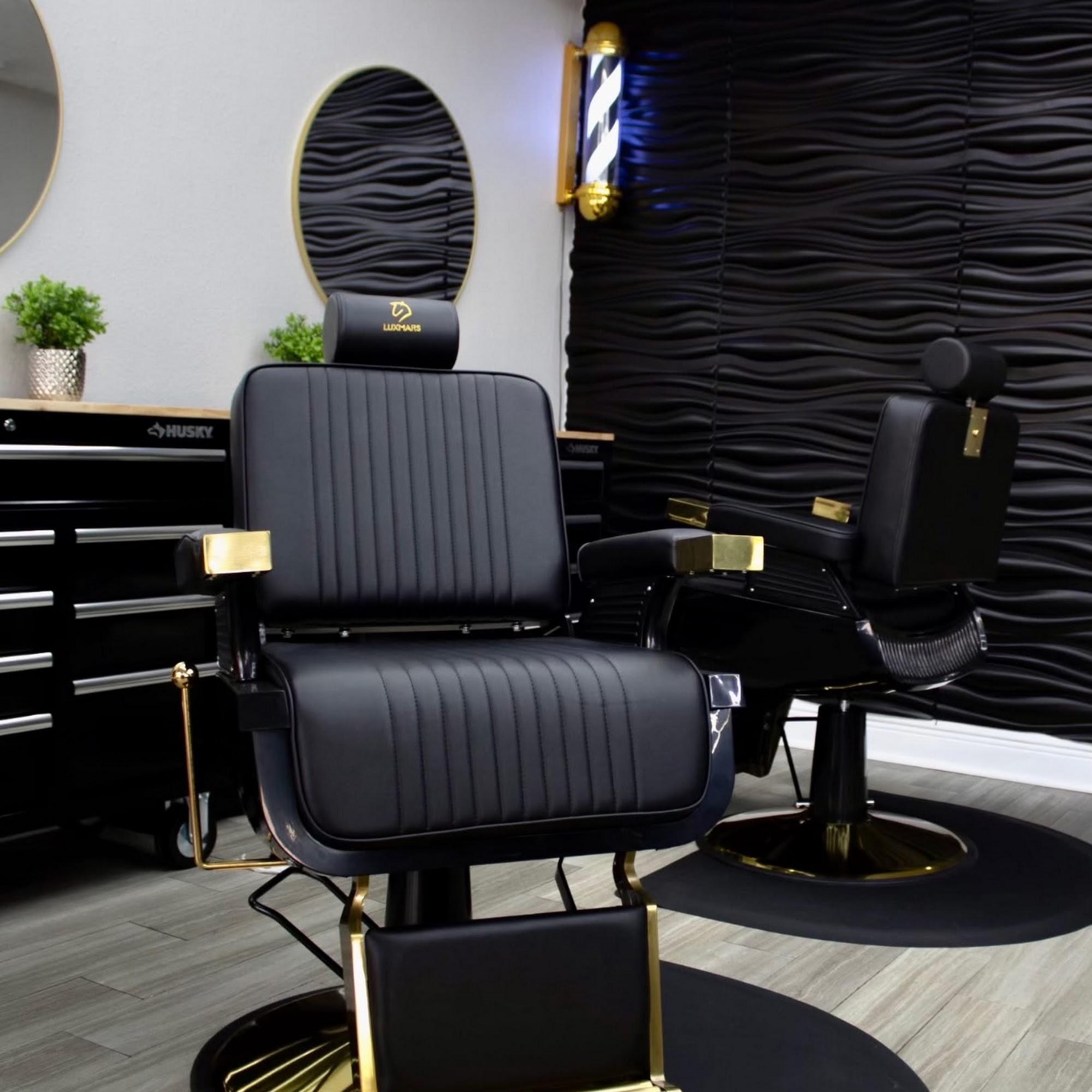 VIBEZ BARBERSHOP & SUITES 201 S Kings Ave, Brandon Florida 33511