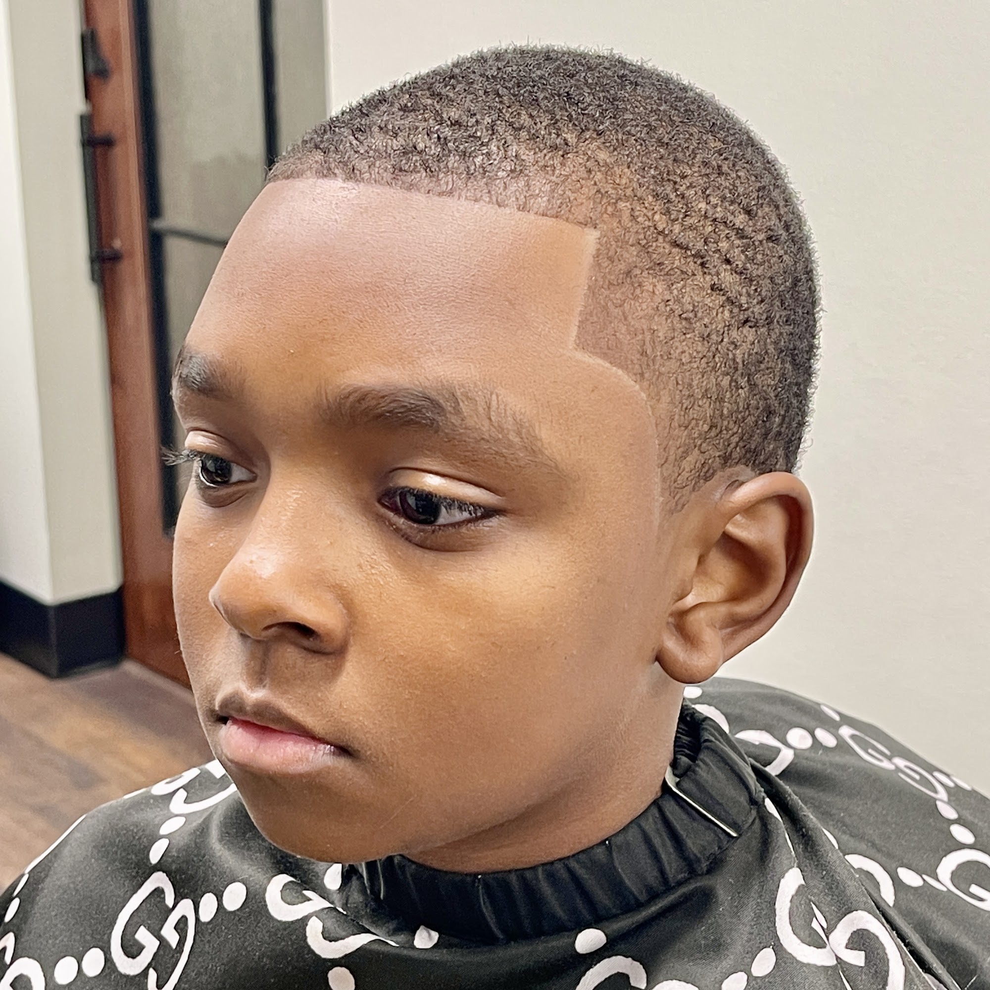 N-Vince-ble Cutz 1534 W Brandon Blvd Suite 21, Brandon Florida 33511