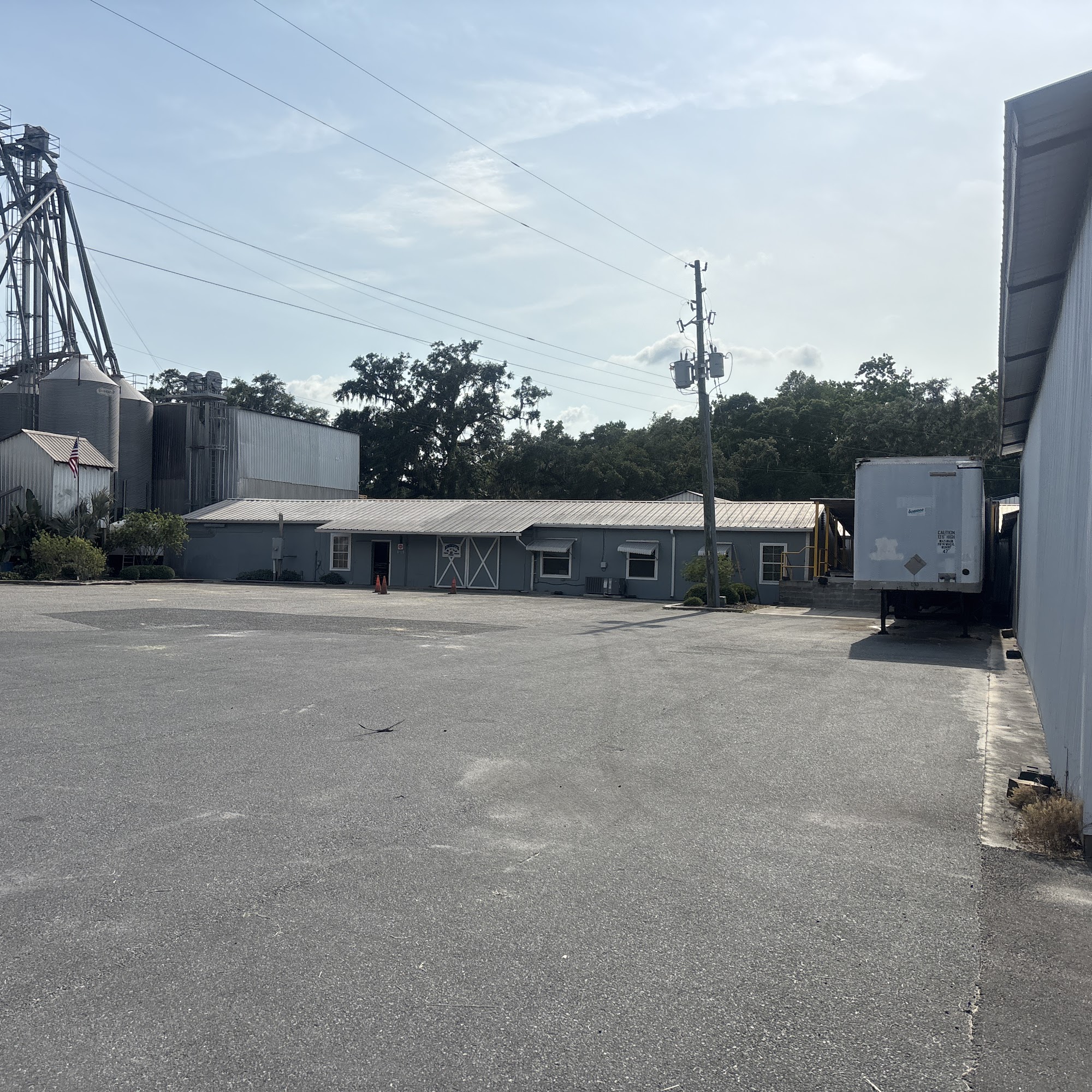 Knight's Farm Fresh Feed Bushnell