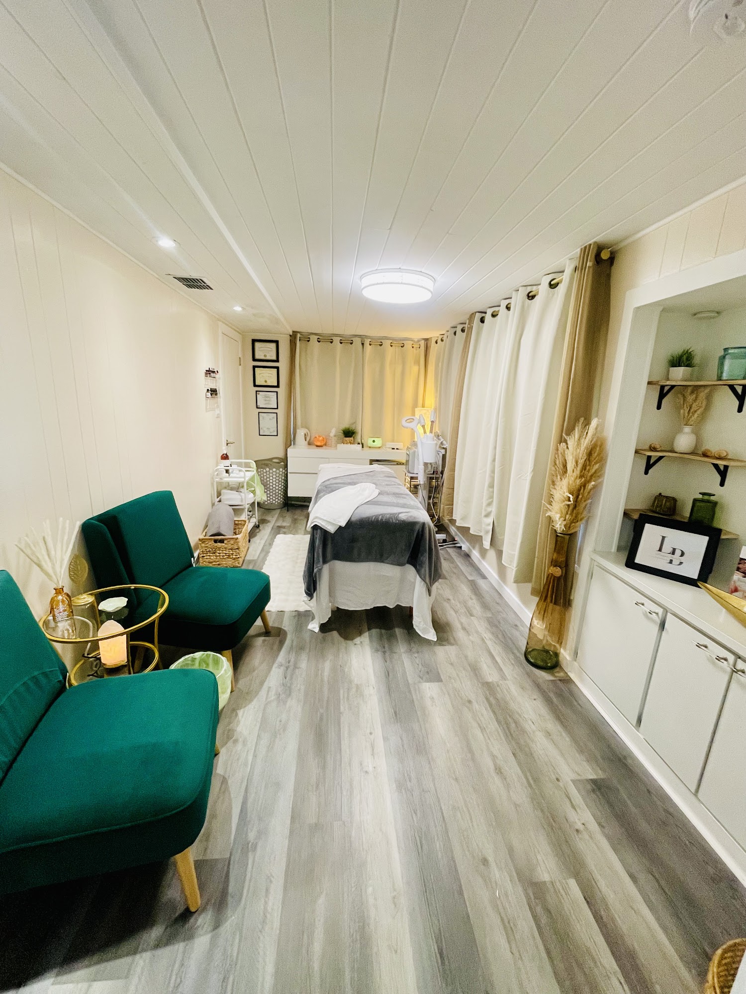 Luxpar Beauty 1441 Court St, Clearwater Florida 33756