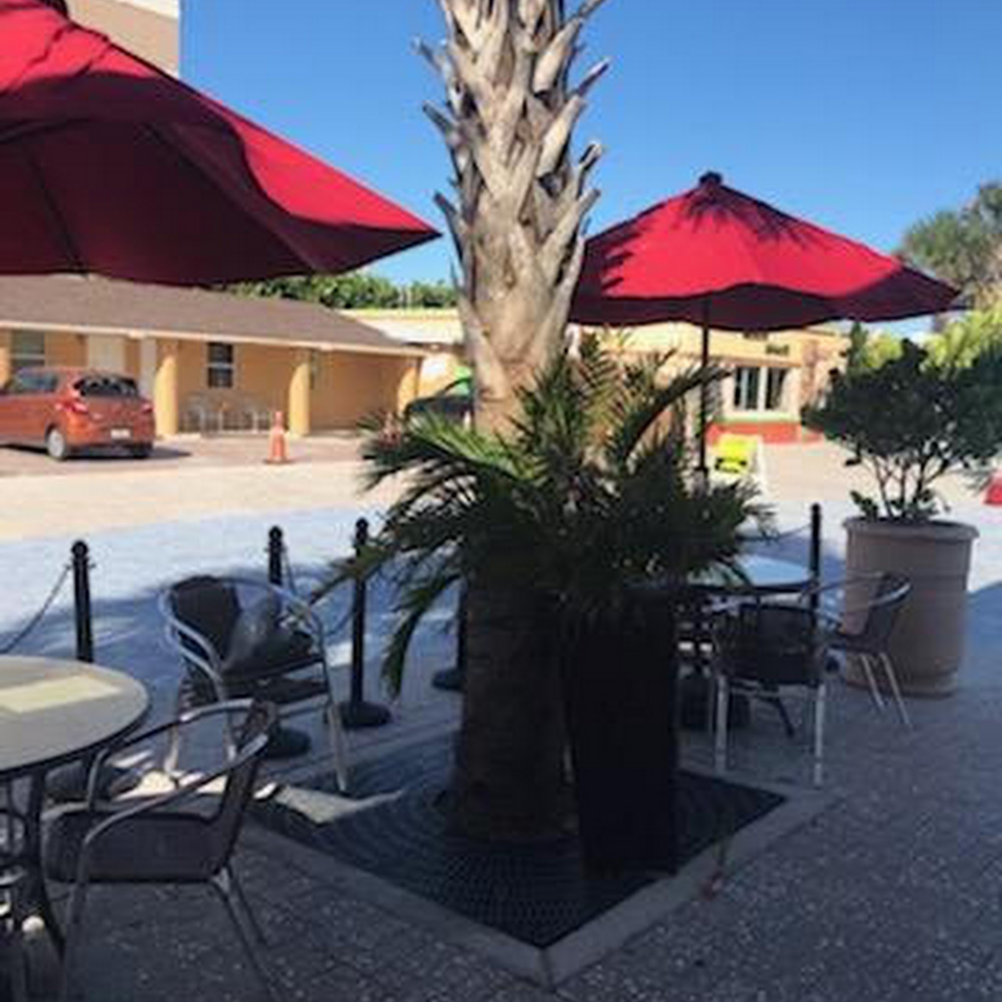 LUNA Food & Wine aka Luna @ Kahuna Cocoa Beach