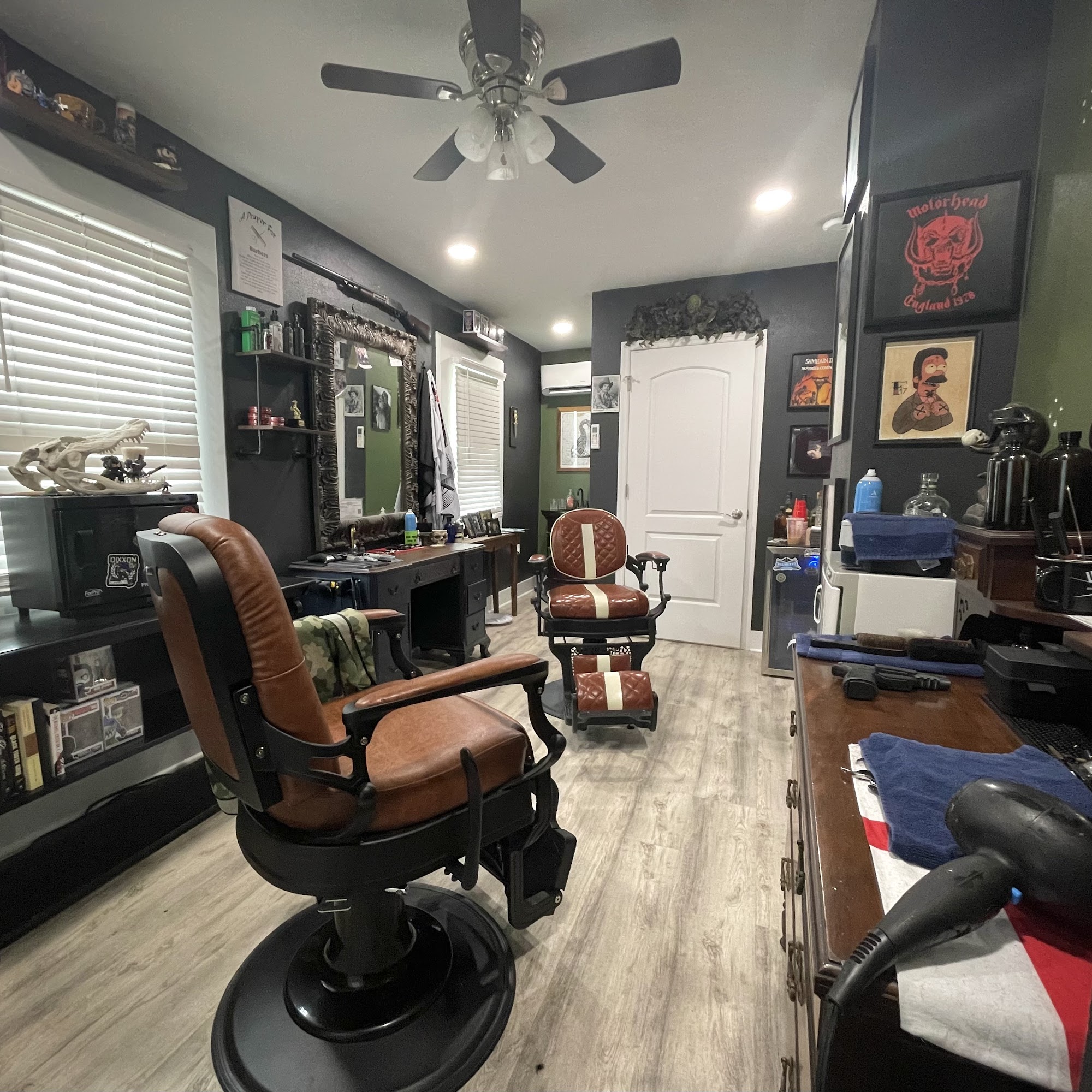 Bear The Barber 713 New York Ave W suite 301, DeLand Florida 32720