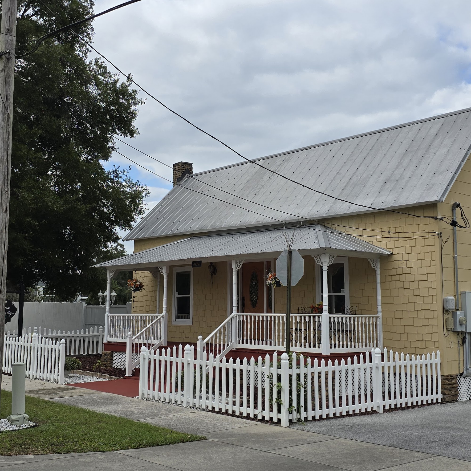 Cool hand travis 20559 Chestnut St, Dunnellon Florida 34431