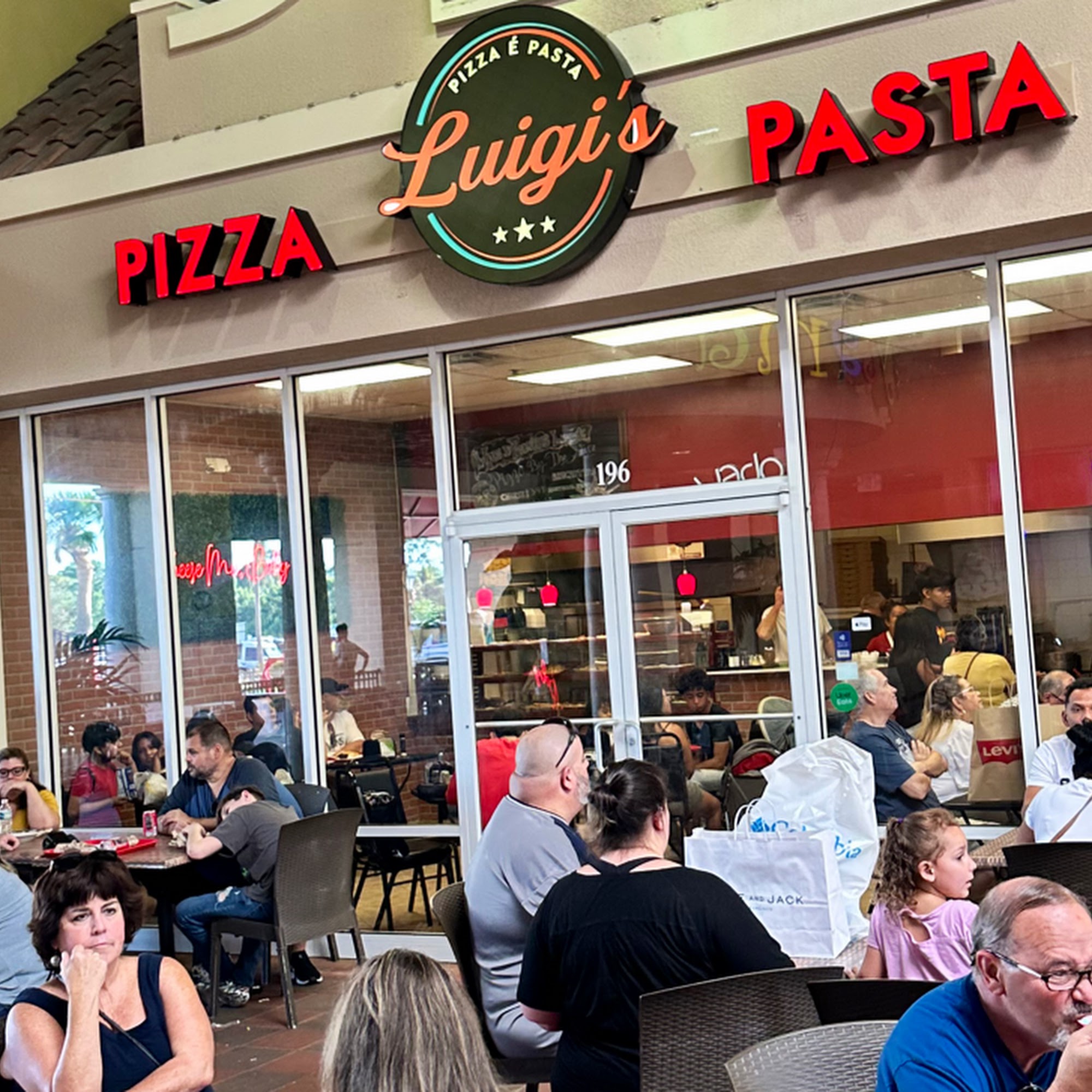 Luigi's Pizza É Pasta Estero