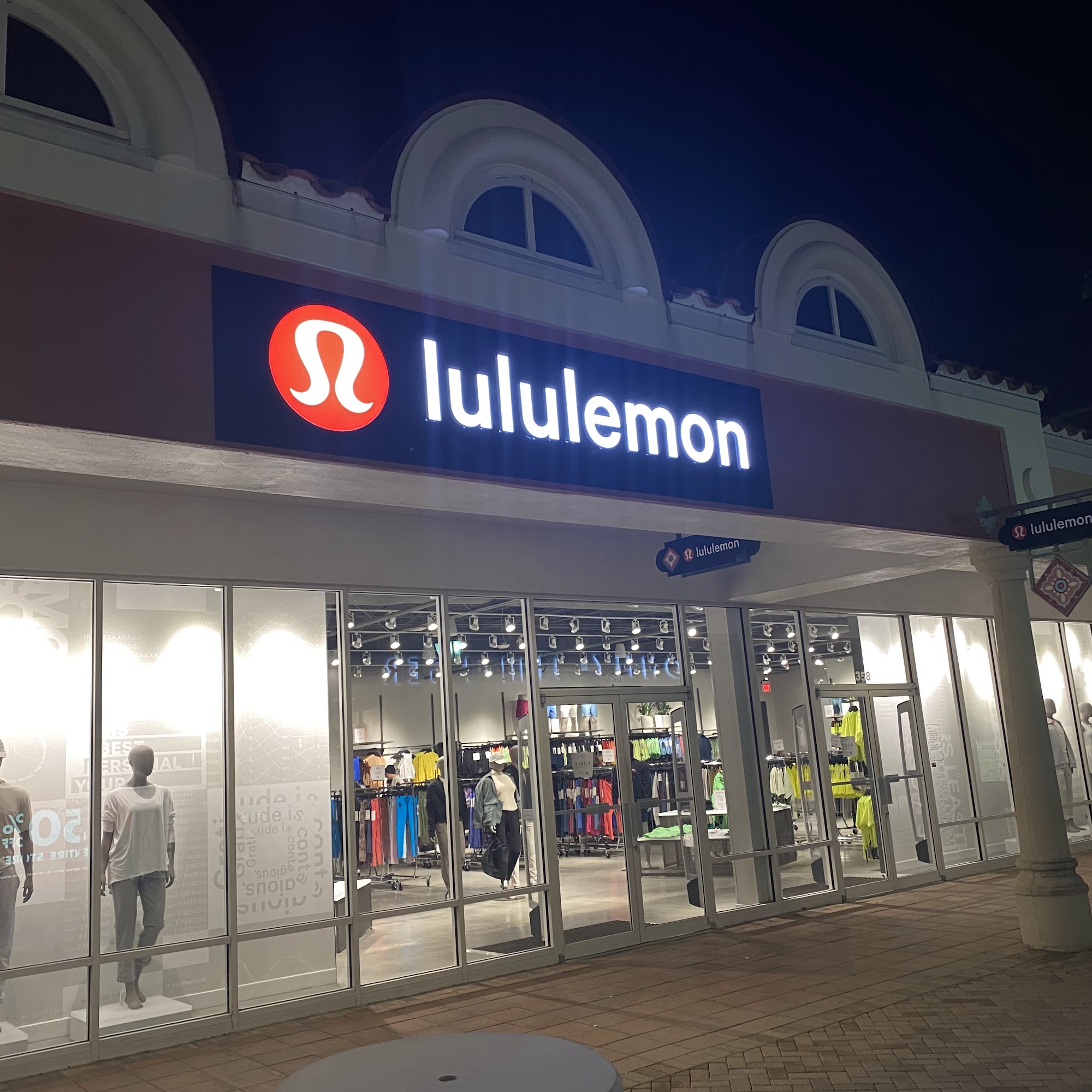 lululemon Estero