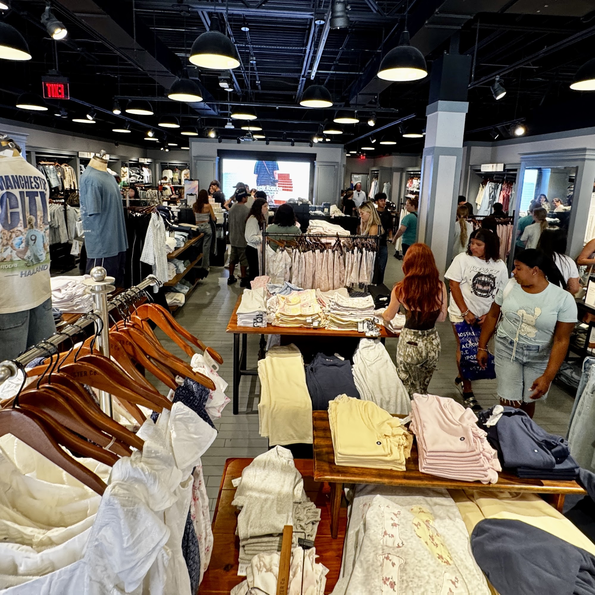 Hollister Co. Estero