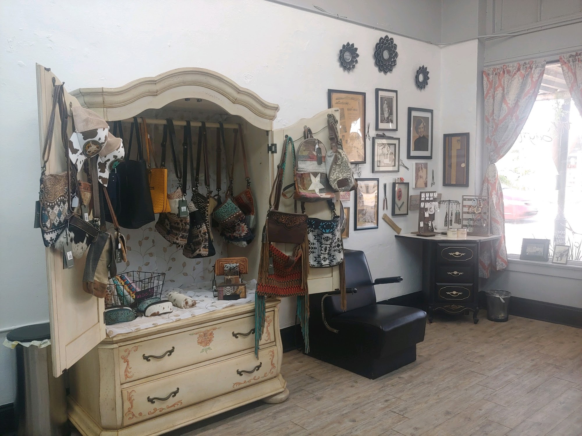 Hair by Kelly @ The beauty Spot 205A N Scenic Hwy, Frostproof Florida 33843