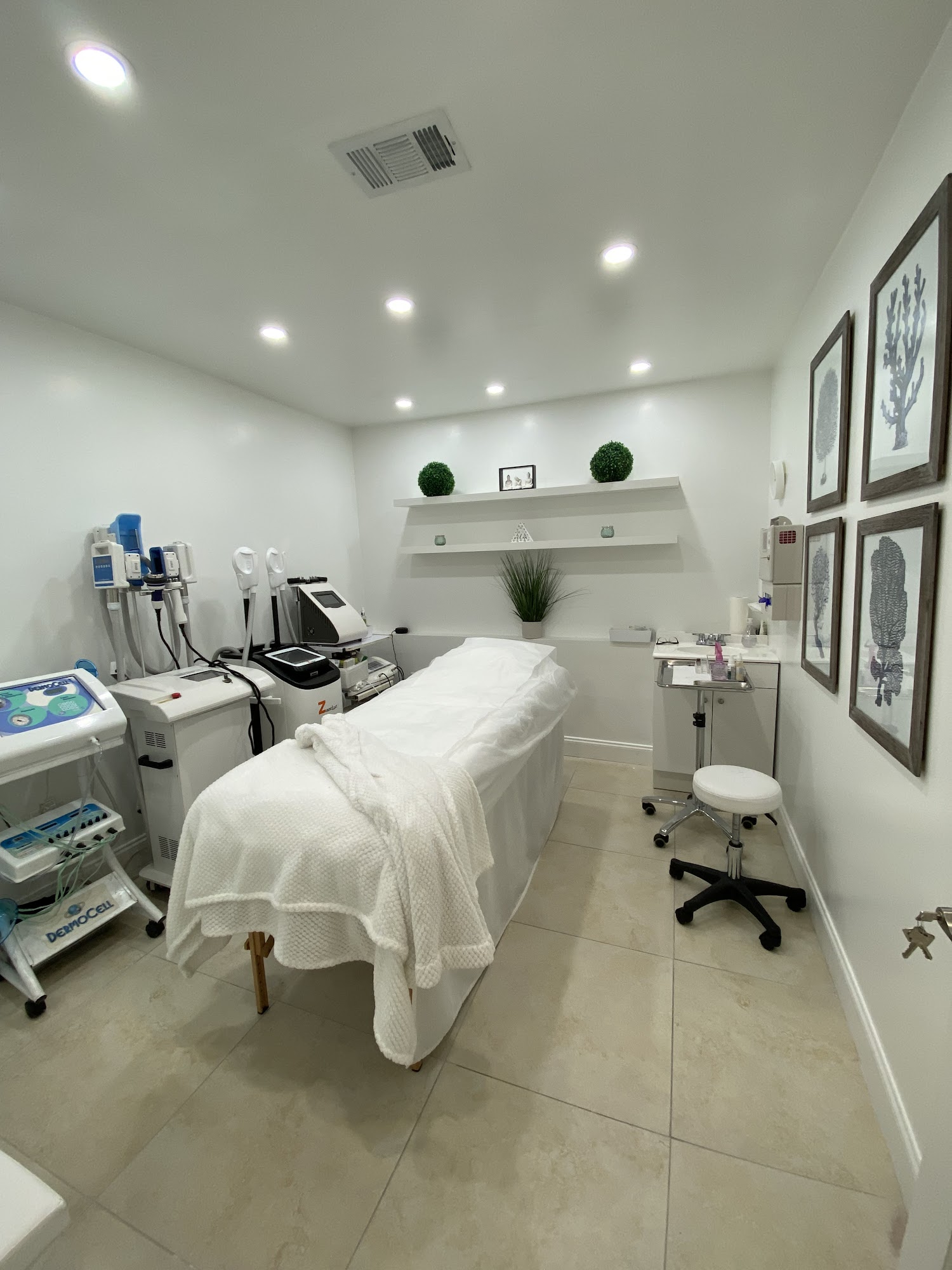 Oh Lala MedSpa 1011 W Hallandale Beach Blvd suit 102, Hallandale Beach Florida 33009