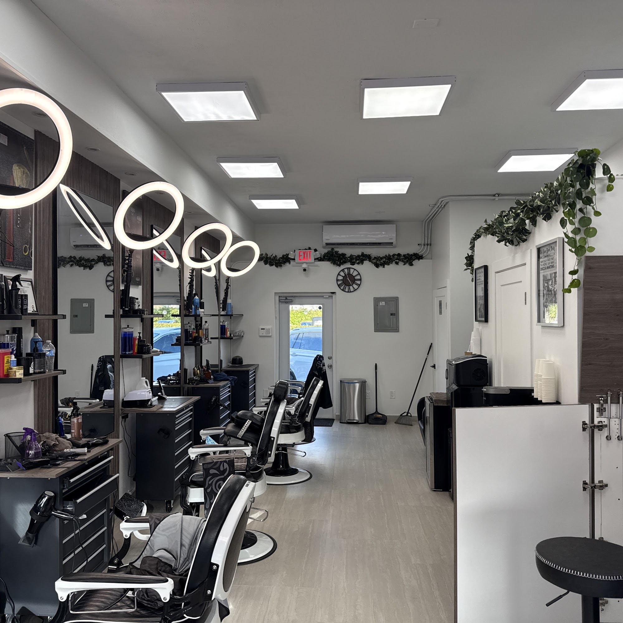 Premium Barbers 218 N Federal Hwy, Hallandale Beach Florida 33009