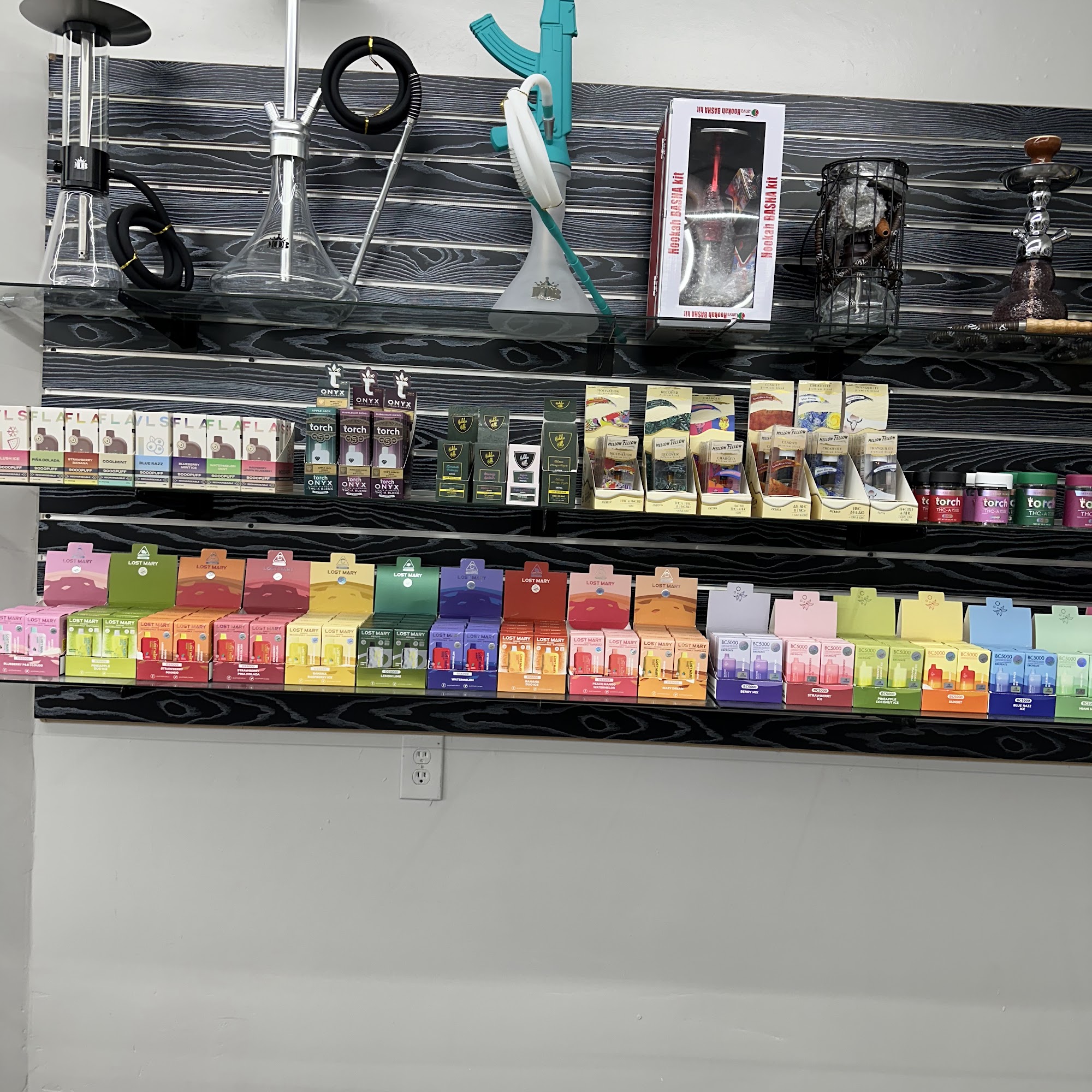 Smoke shop-convenience store