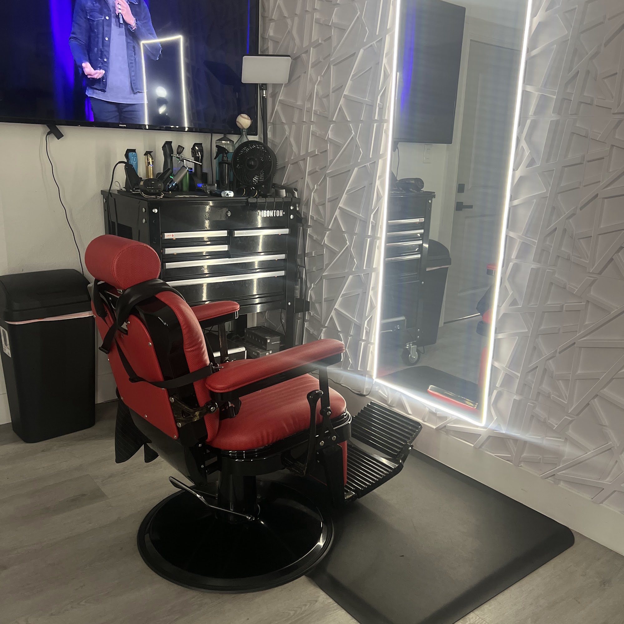 Music Fadez Barber Studio 1926 Hollywood Blvd #211, Hollywood Florida 33020