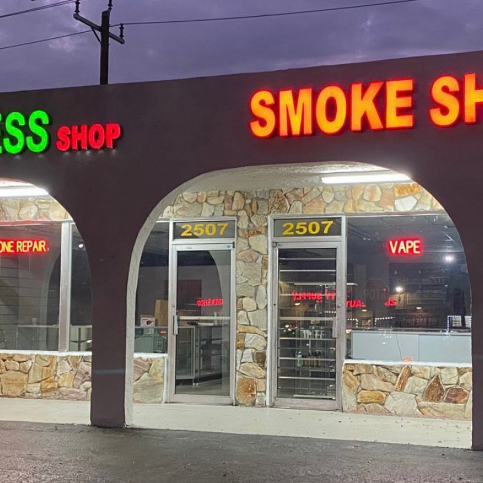 Hollywood Clouds Smokeshop