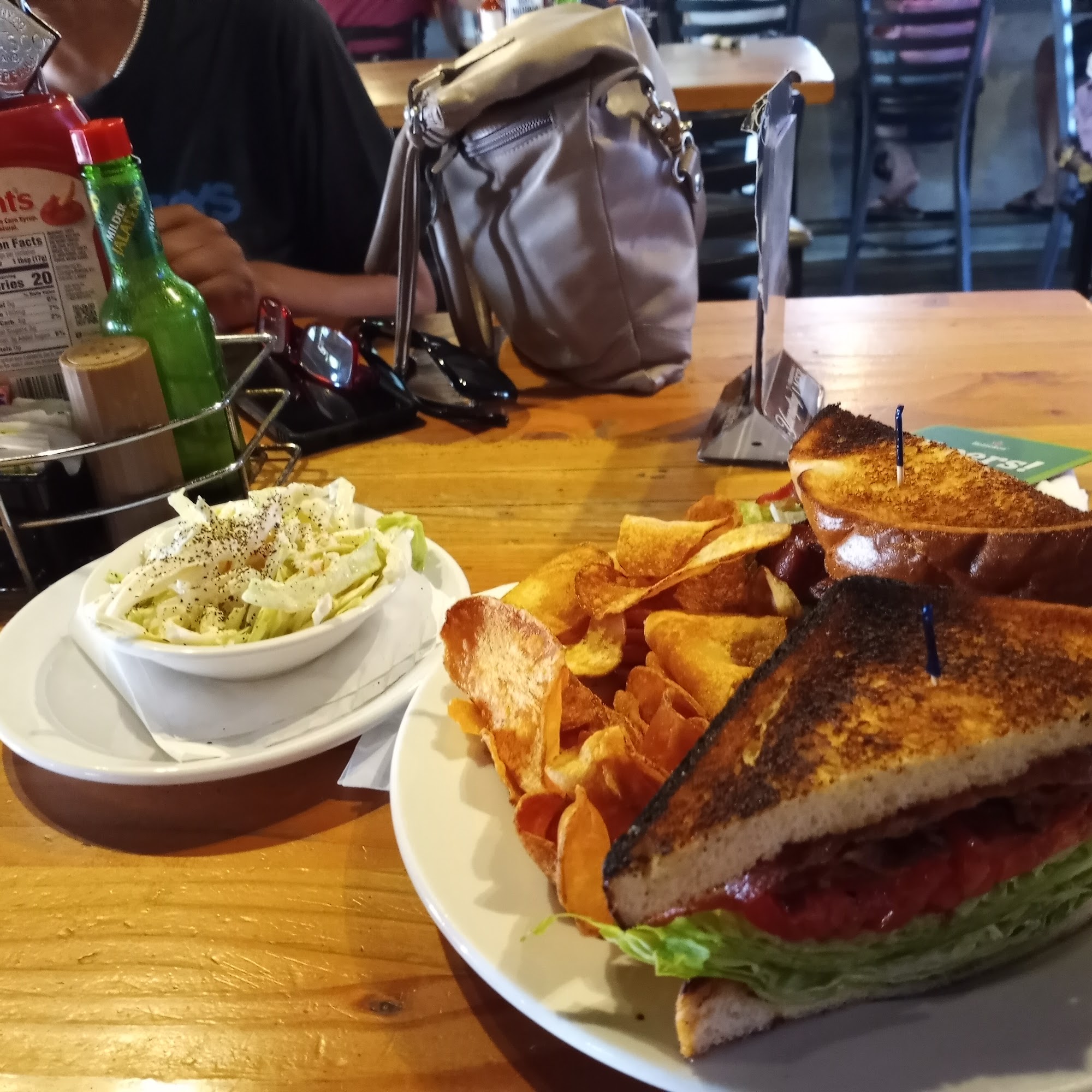 Lures Bar & Grill Jensen Beach