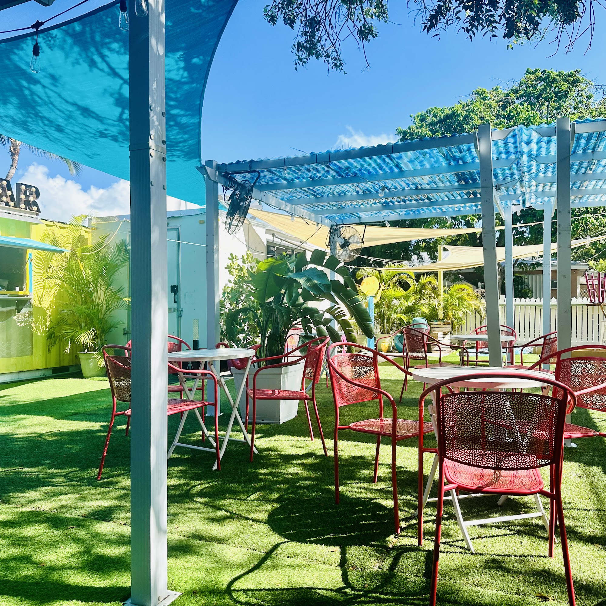 Island Tingz Bar and Grill Key West