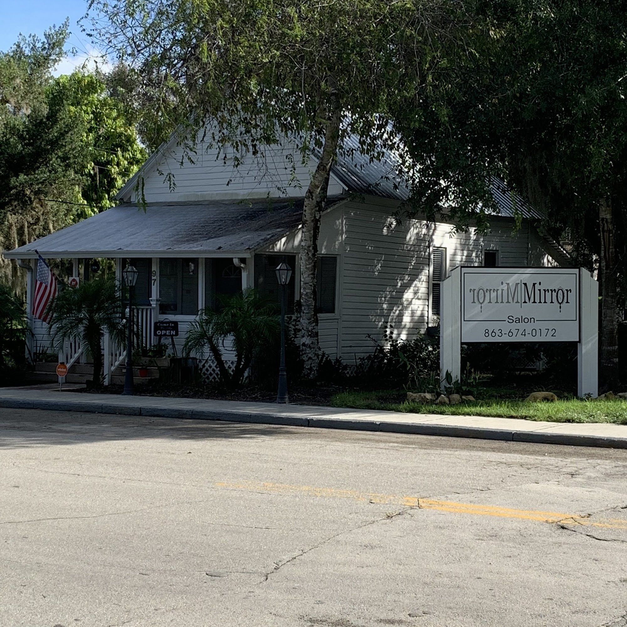 Mirror Mirror Salon 97 Park Ave, LaBelle Florida 33935