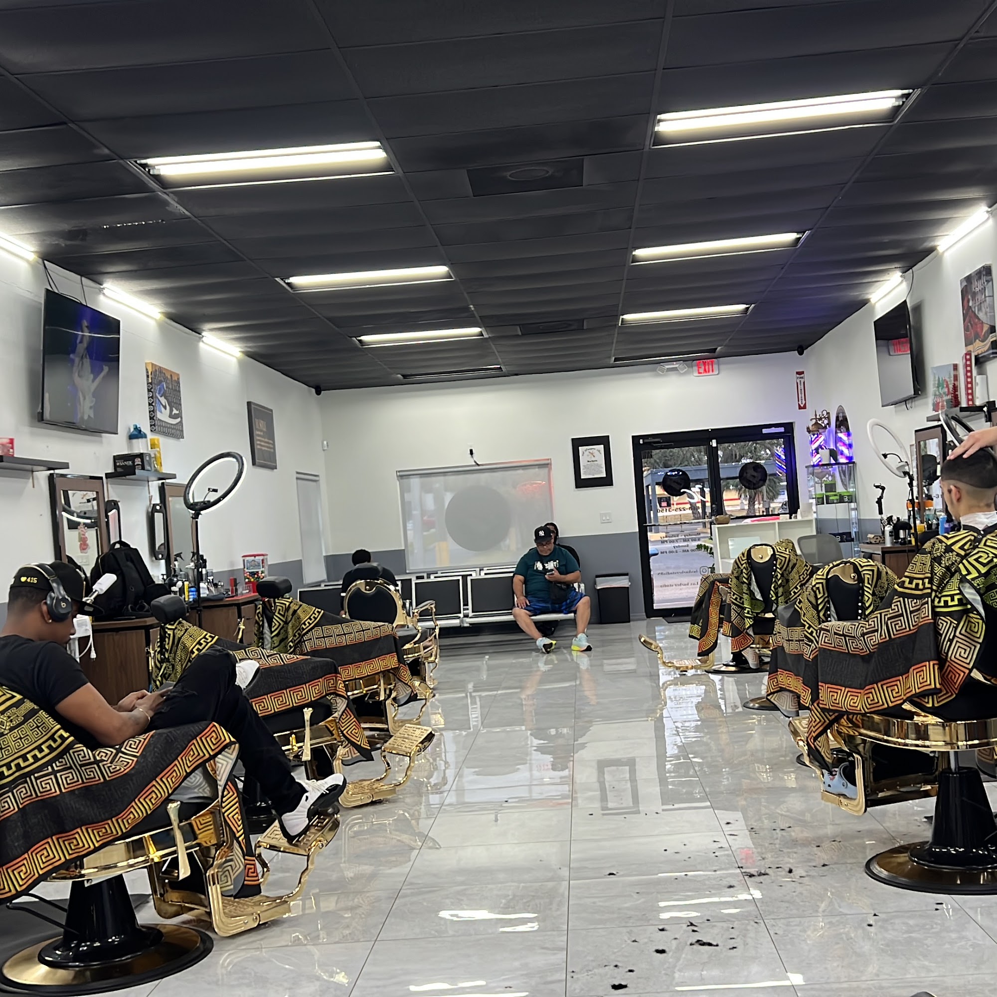 Lux Barber Studio