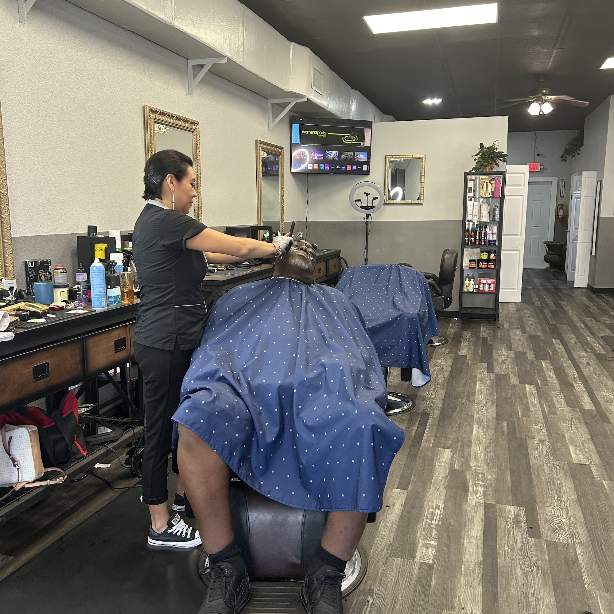 Roxy’s Beauty Salon and Barber