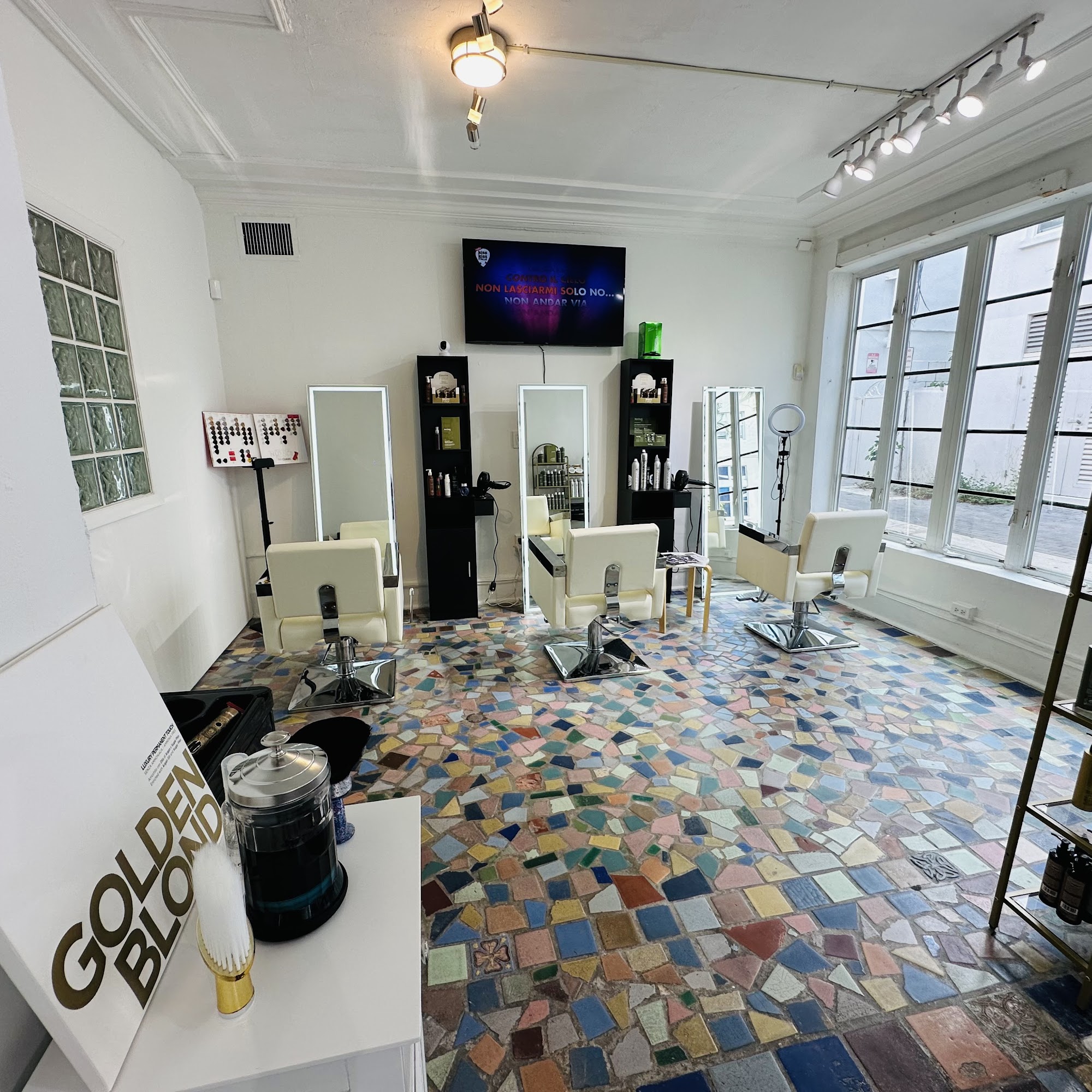 Italian Concept Hair Salon di Johnny Almagno 227 9th St downstairs C, Miami Beach Florida 33139