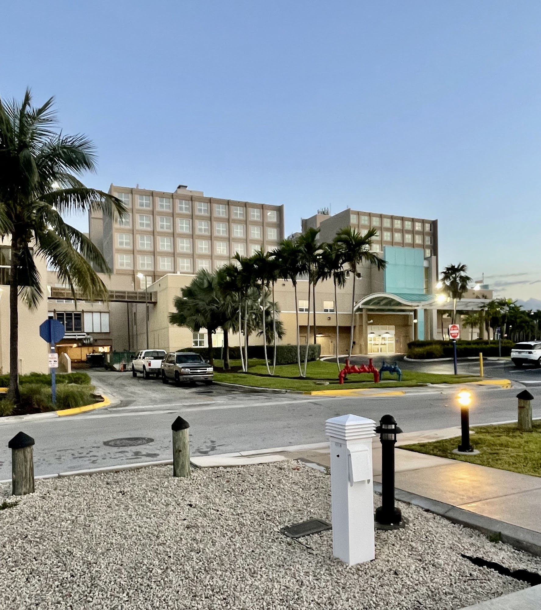 HCA FLORIDA MERCY HOSPITAL - Miami FL - Hours, Directions, Reviews ...