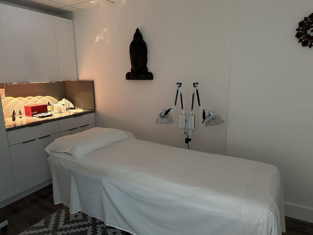 Adriana Miami Acupuncture
