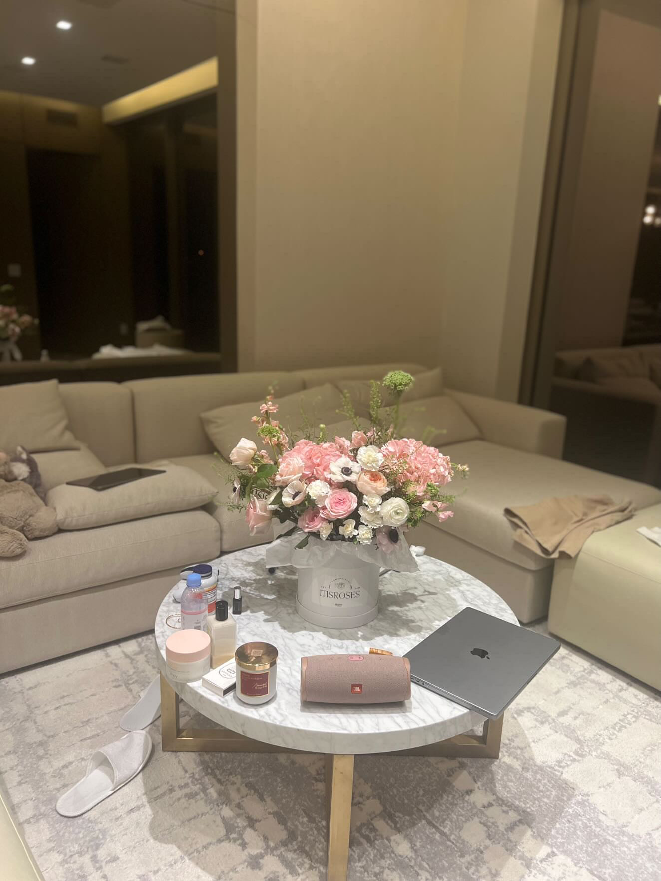 IT IS ROSES LLC 223 E Flagler St unit 510, Miami Florida 33131