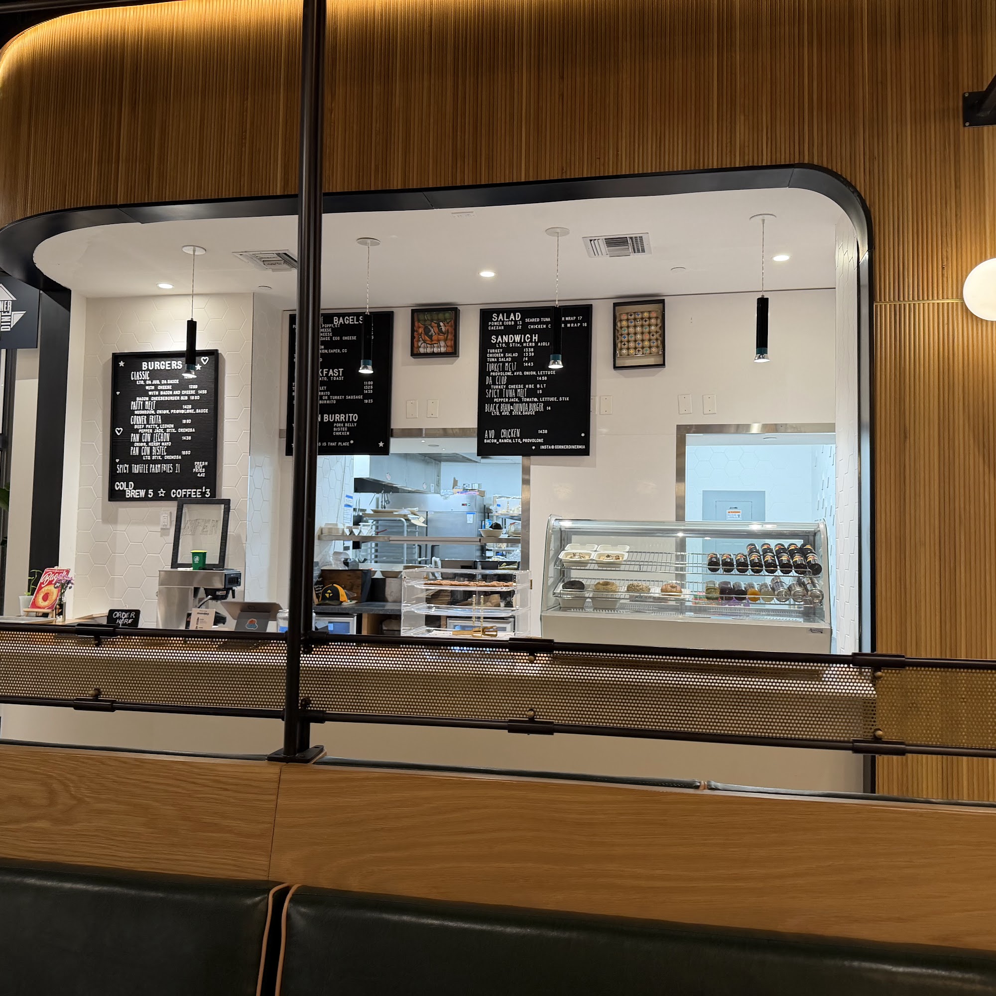 Corner diner