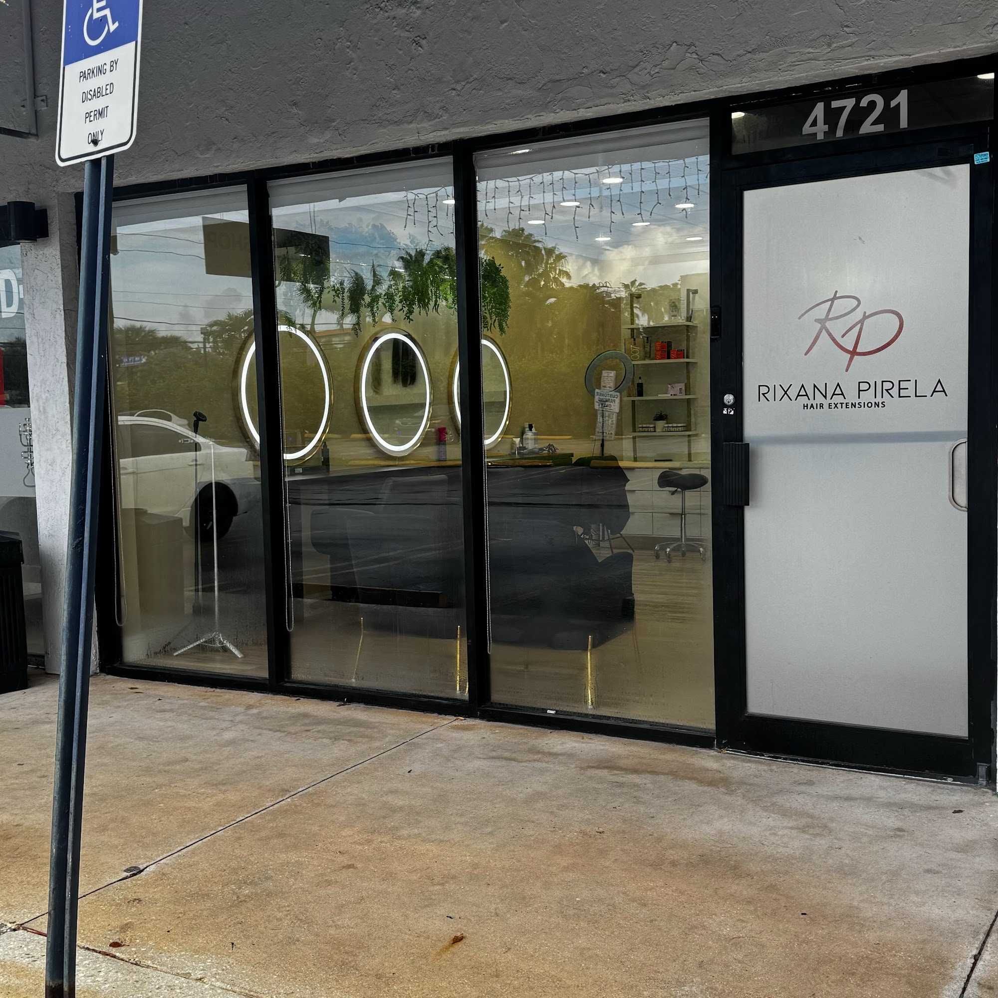 Rixana pirela studio 4721 NW 79th Ave, Miami Florida 33166