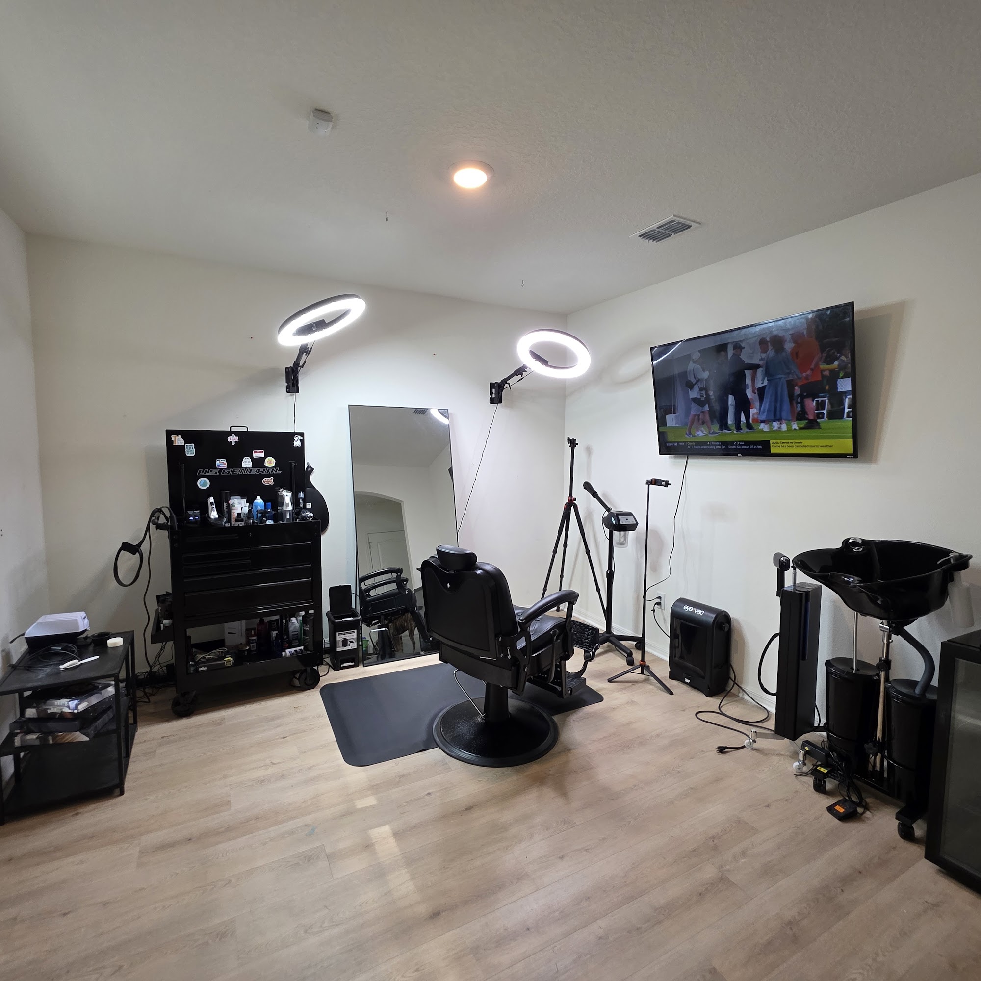 Flash Studio Barbershop 3166 Logan Berry Dr, Mt Dora Florida 32757