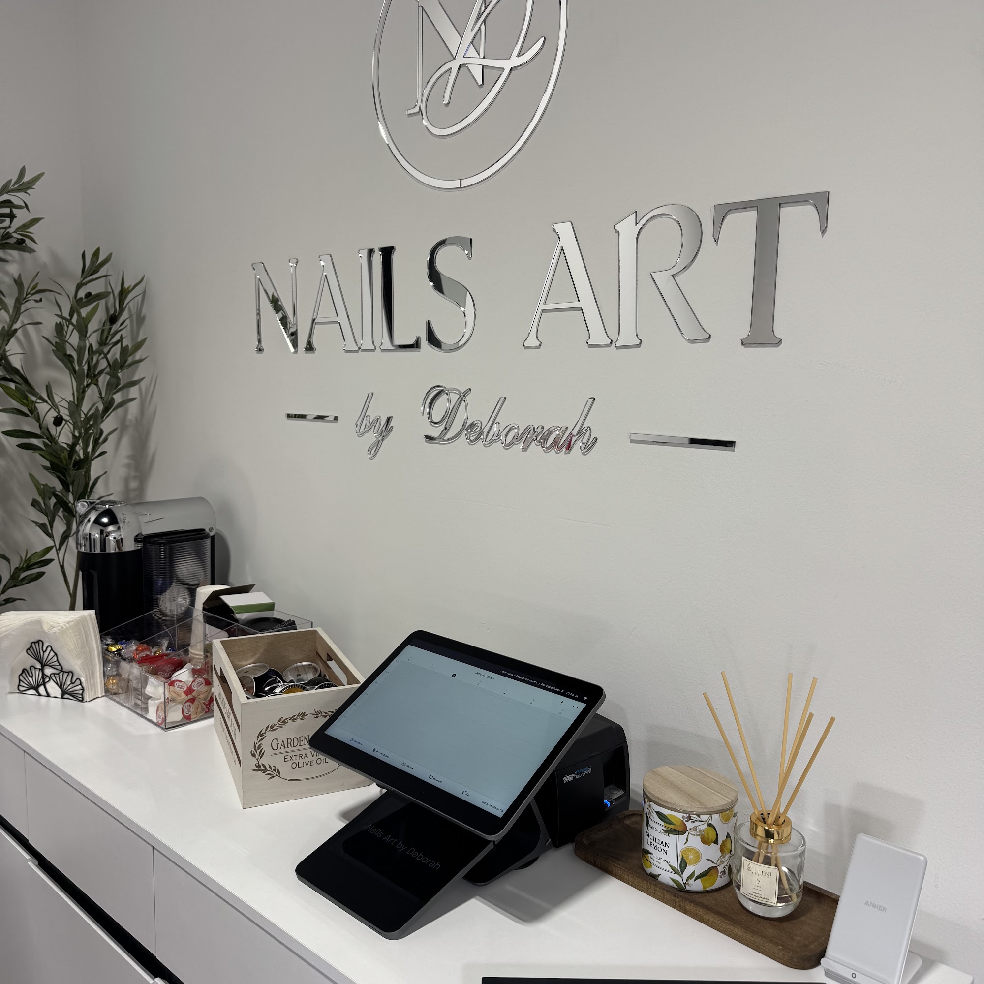 Nails Art by Deborah Located in :Oxy Salon Suites, 16215 Biscayne Blvd suite # 124, North Miami Beach Florida 33160