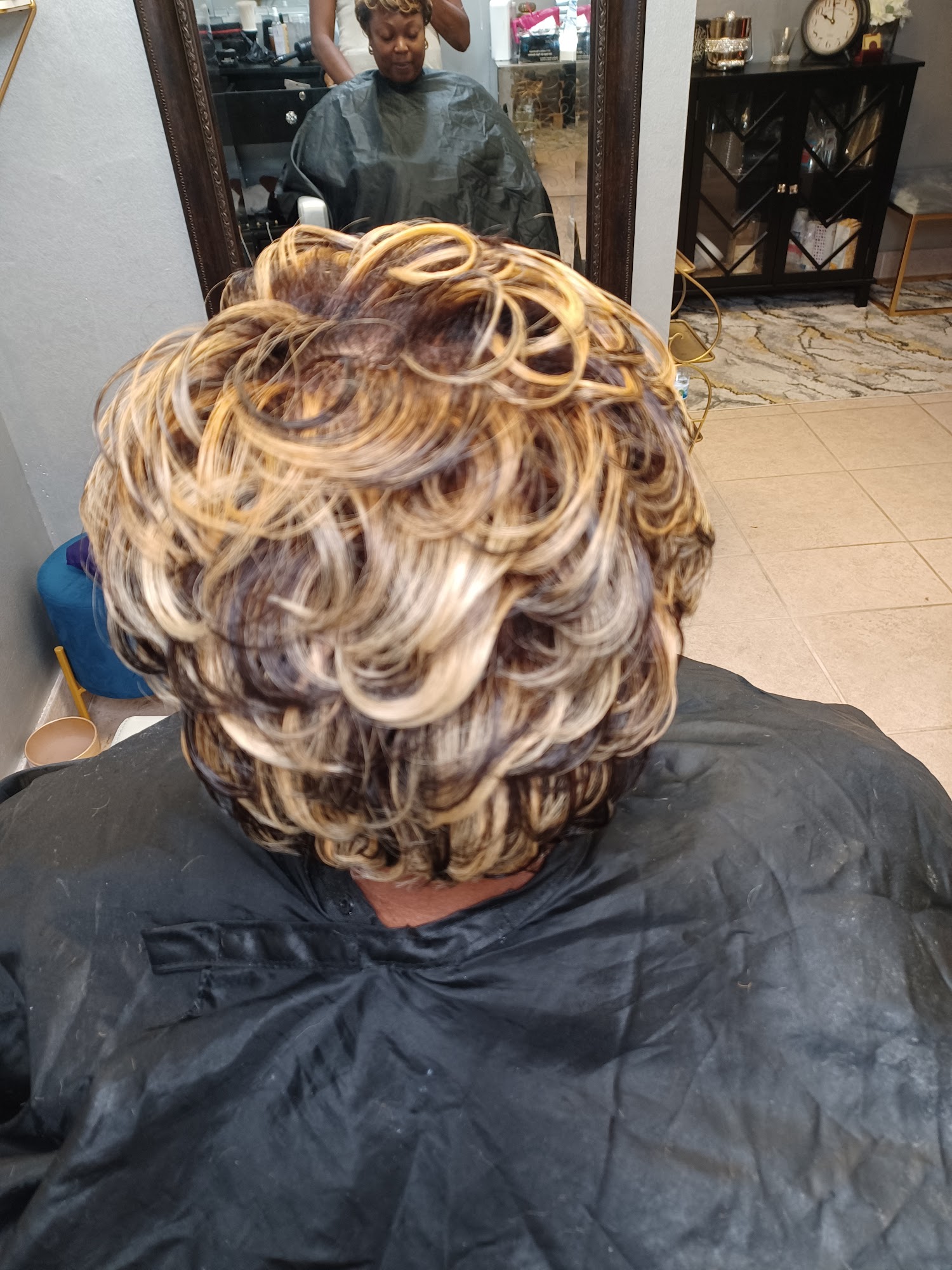 Zandi Unlimited Salon