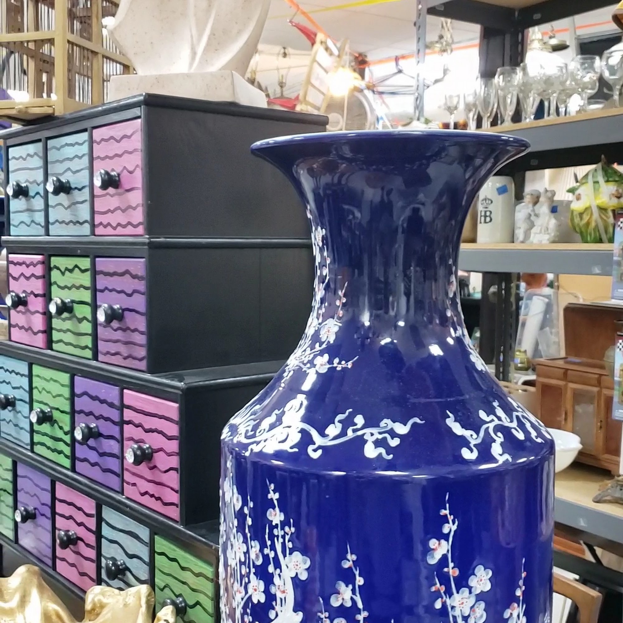 OddBalls Nifty Thrift Oakland Park