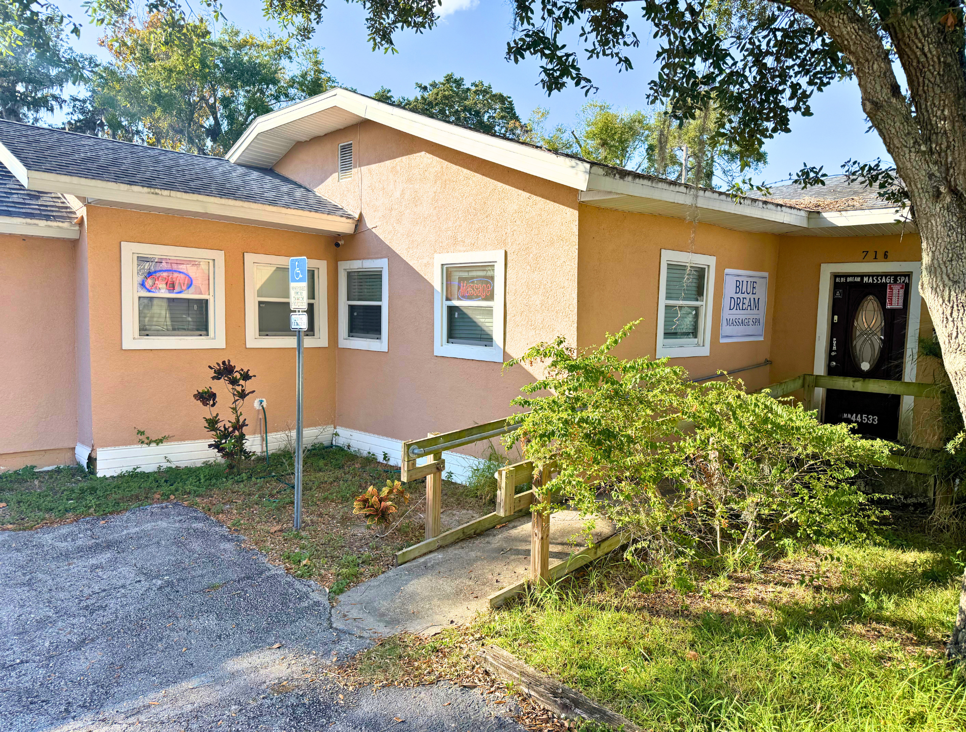 Blue Dream Massage Spa 716 N Fern Creek Ave, Orlando Florida 32803