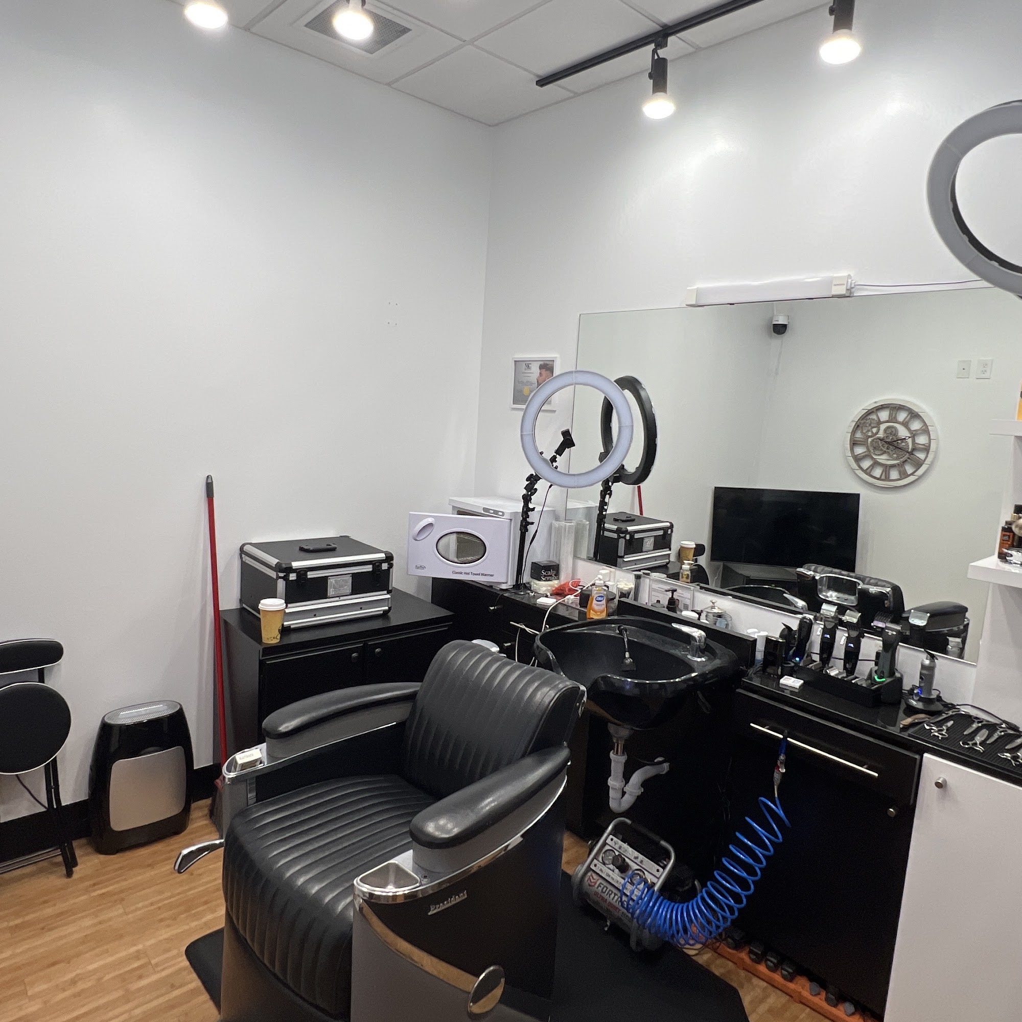 The Craftsman Kinship Studio by Sal - Classic European Barbering 12301 Lake Underhill Rd, Orlando Florida 32828