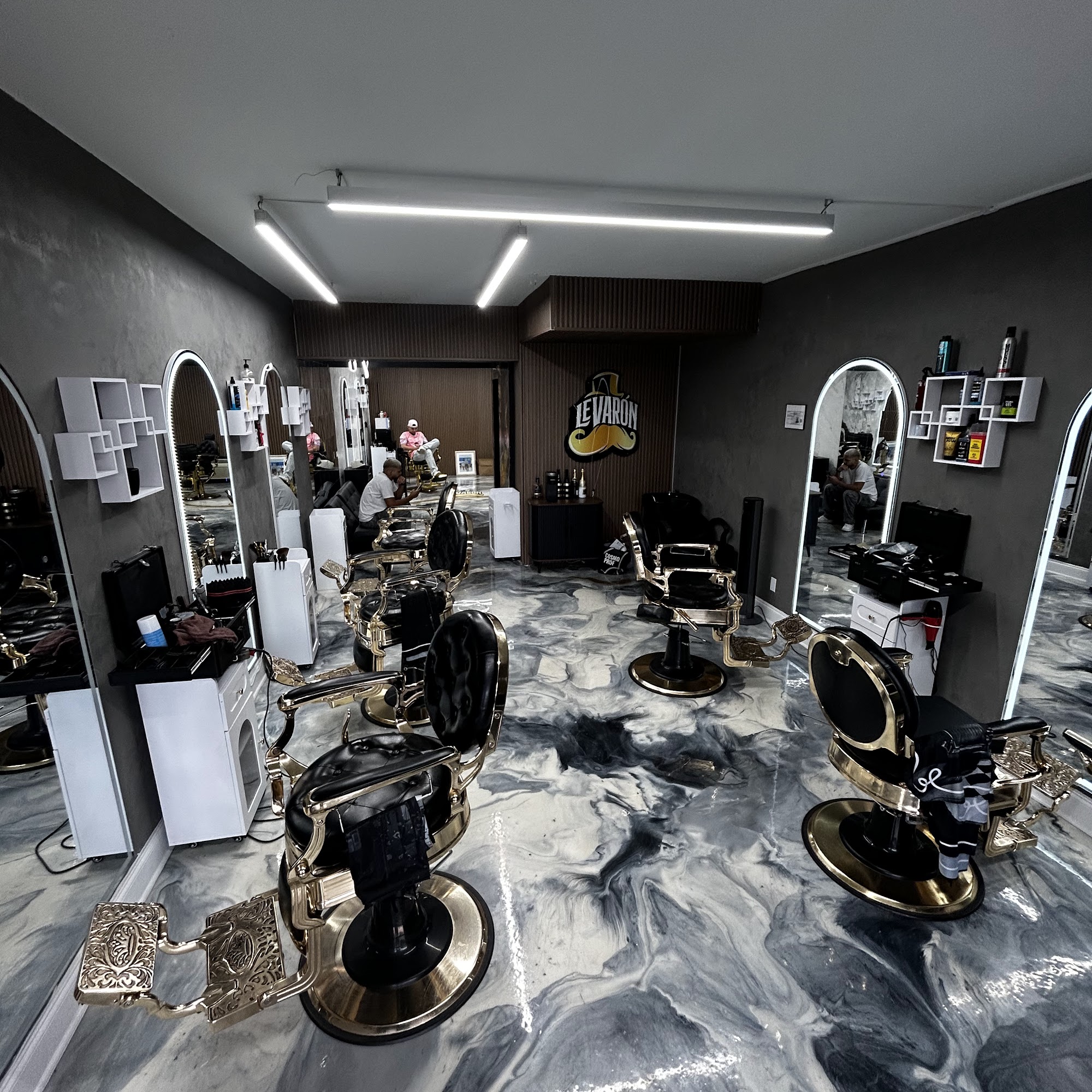Le Varon Barbershop 8421 S Orange Blossom Trl Suite 105, Orlando Florida 32809