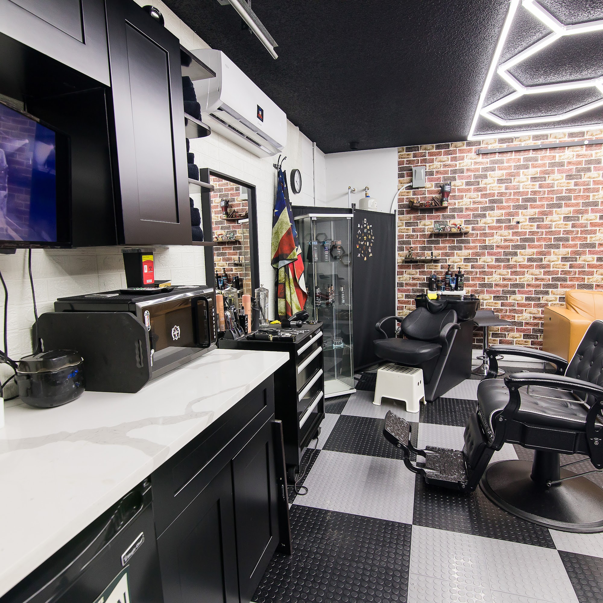 Leo Barber and Hair Replacement 2347 Blue Sapphire Cir, Orlando Florida 32837