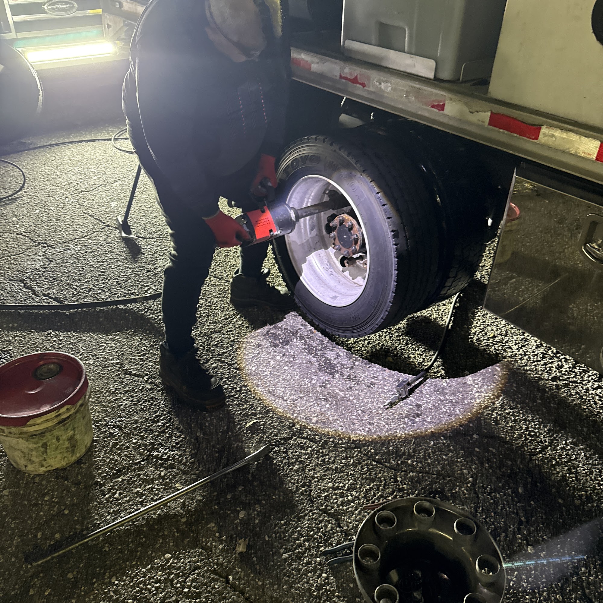 24/7 RAUBEL’S ROAD SERVICES TRUCK