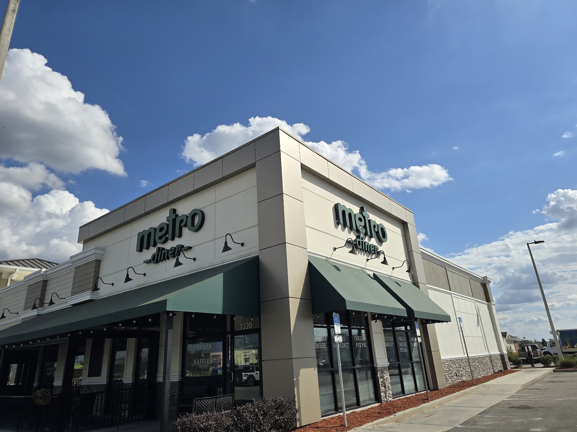 Metro Diner 946 W Mitchell Hammock Rd Suite 1220, Oviedo, FL 32765