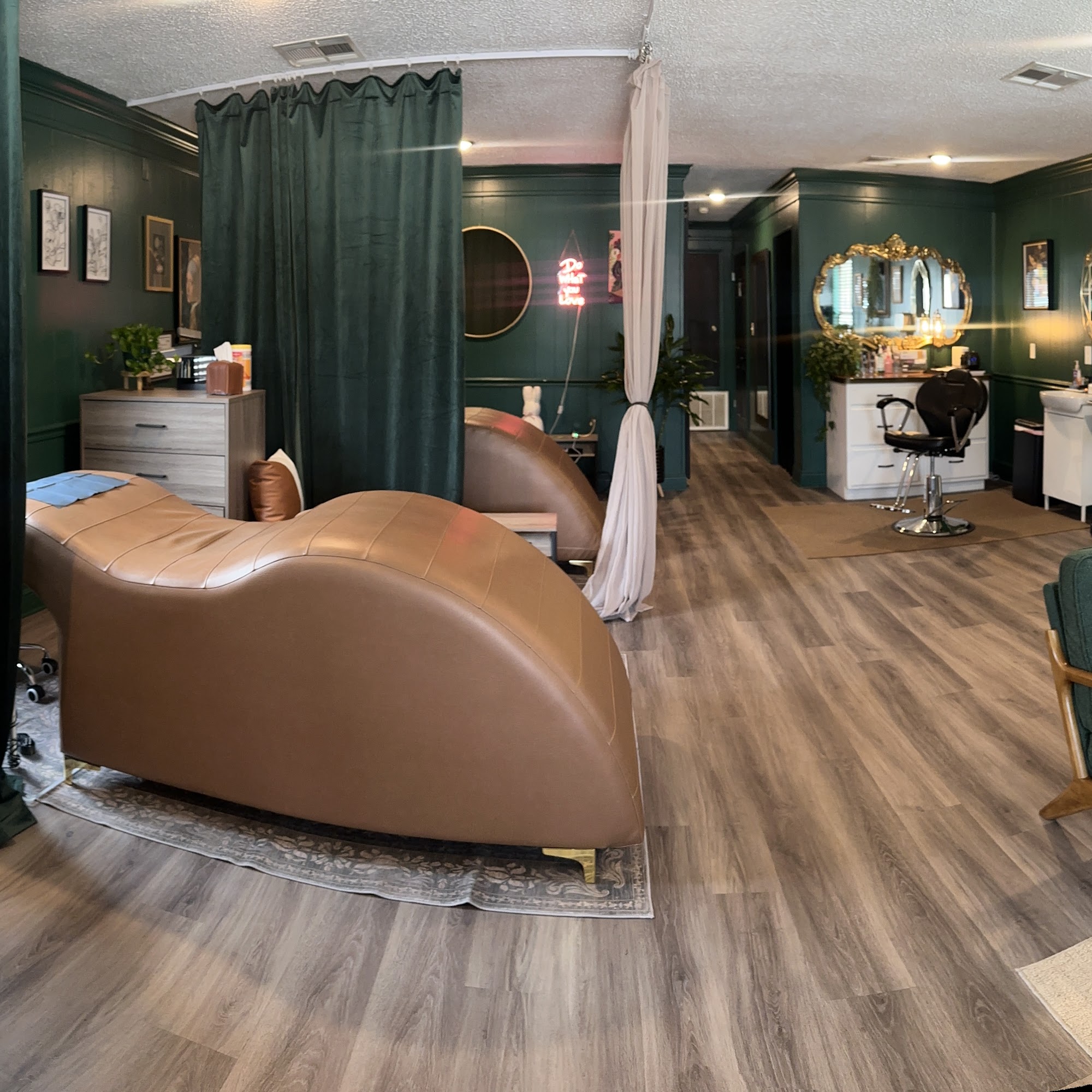 The Lash Connection LLC 4474 Woodbine Rd Unit one, Pace Florida 32571