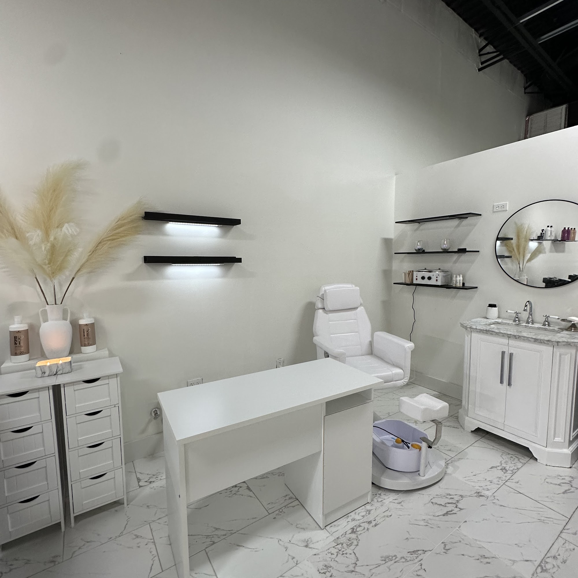 E.M.Y.BeautyBar 3721 Lake Worth Rd, Palm Springs Florida 33461