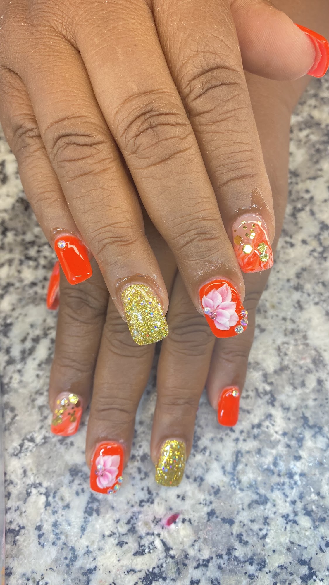 Lee Nail & Hair