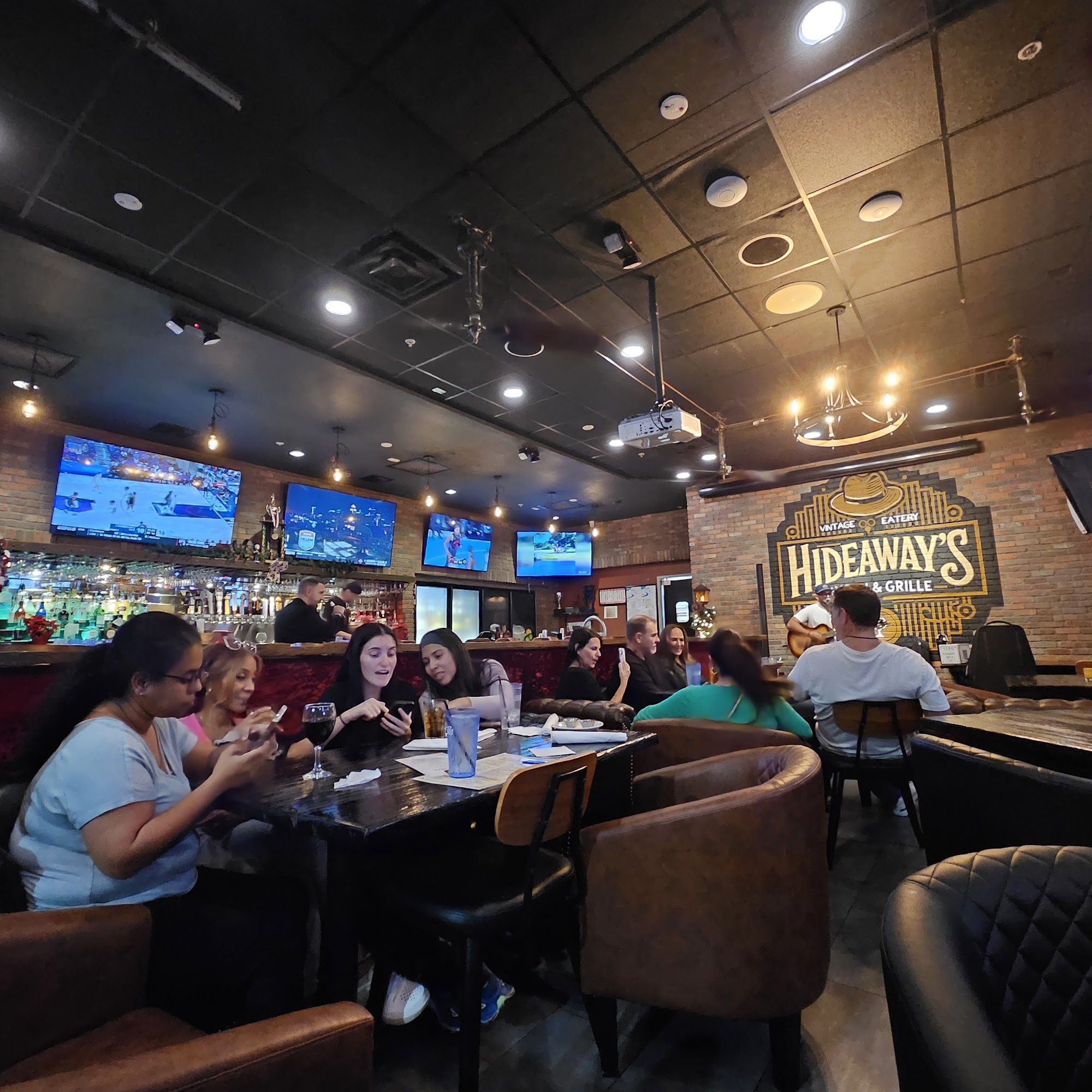 Hideaways Tavern and Grille Plantation