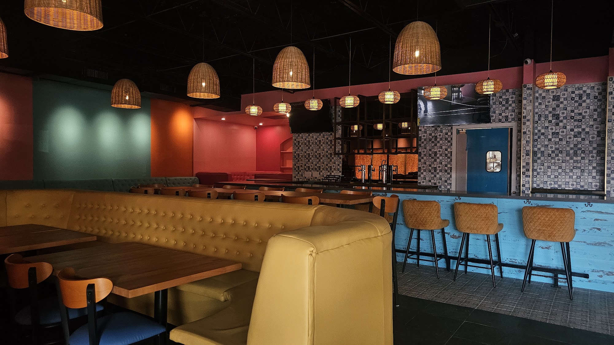 Ay! Chavelaa tacos&cantina 900 E Atlantic Blvd #8-10, Pompano Beach